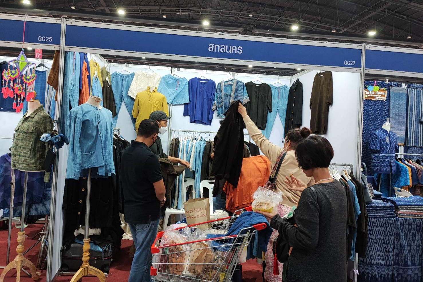 จังหวัดสกลนคร : ส่งเสริมสนับสนุนกลุ่มผู้ผลิต/ผู้ประกอบการ OTOP เข้าร่วมจัดแสดงและจำหน่ายผลิตภัณฑ์ เพื่อเพิ่มรายได้ ในงาน OTOP City 2022
