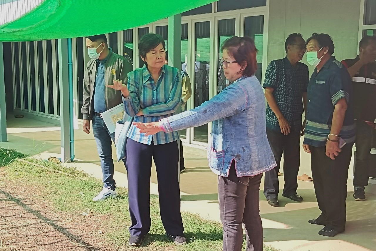 ผู้ว่าราชการจังหวัดสกลนคร : ติดตามความก้าวหน้าการพัฒนาศูนย์เรียนรู้ผ้าย้อมครามบ้านดอนกอย “วิชชาลัยดอนกอย วิถีแห่งการพัฒนาที่ยั่งยืน”