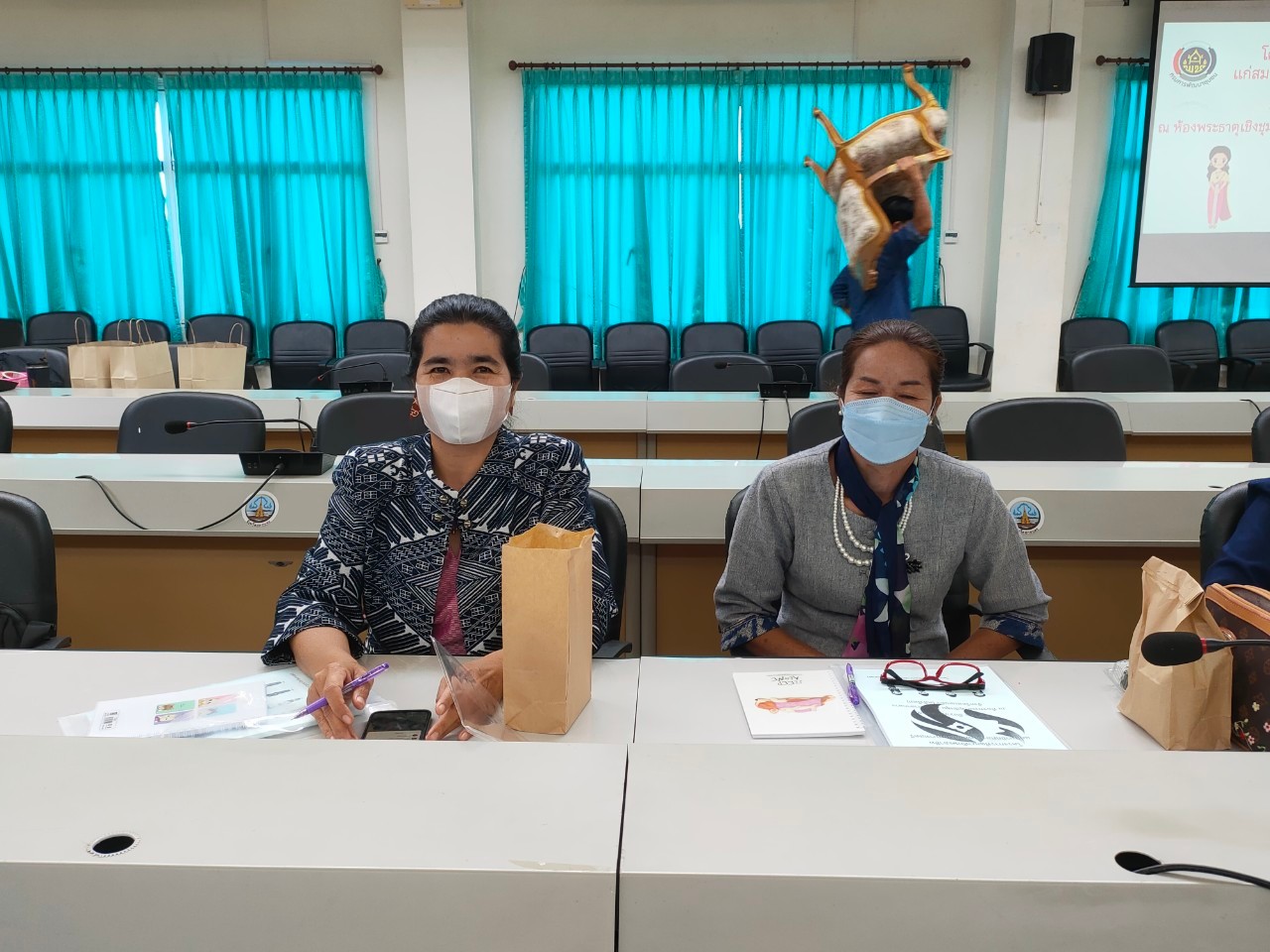 จังหวัดสกลนคร : อบรมพัฒนาทักษะอาชีพแก่สมาชิกกองทุนพัฒนาบทบาทสตรีเพื่อให้เกิดการแลกเปลี่ยนเรียนรู้และสร้างเครือข่ายในการประกอบอาชีพที่สำเร็จ ตามโครงการพัฒนาทักษะอาชีพแก่สมาชิกกองทุนพัฒนาบทบาทสตรี ประจำปี 2566