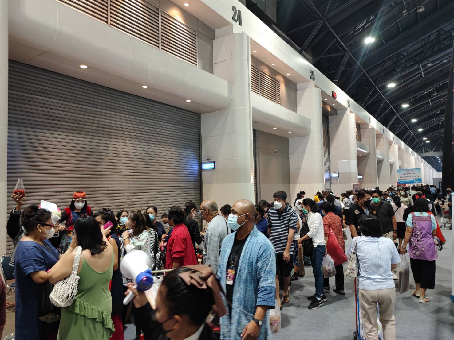 จังหวัดสกลนคร : ส่งเสริมสนับสนุนกลุ่มผู้ผลิต/ผู้ประกอบการ OTOP เข้าร่วมจัดแสดงและจำหน่ายผลิตภัณฑ์ เพื่อเพิ่มรายได้ ในงาน OTOP City 2022
