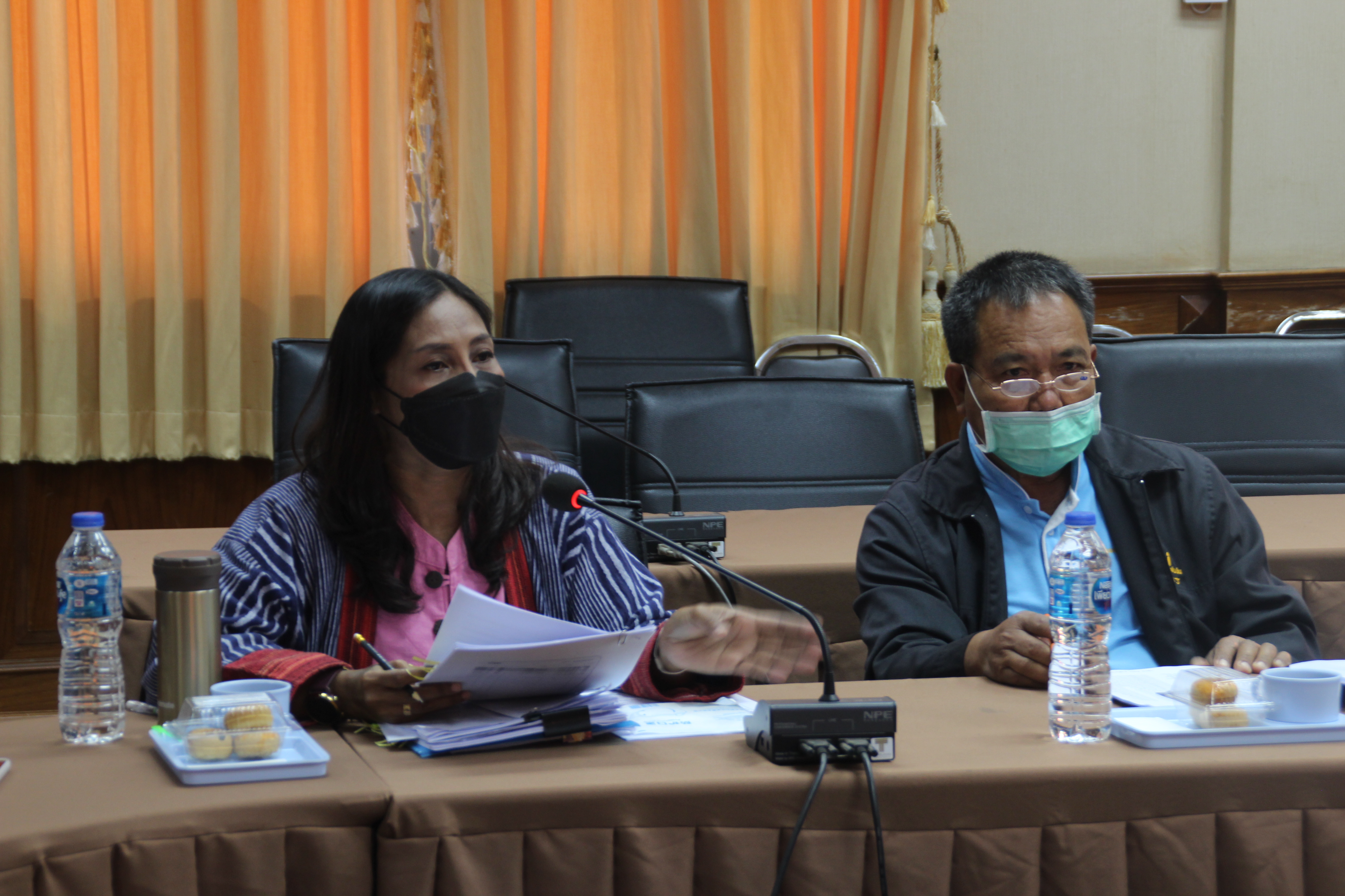 จังหวัดสกลนคร : จัดประชุม เจ้าหน้าที่พัฒนาชุมชนและคณะกรรมการเครือข่ายกองทุนแม่ของแผ่นดิน จังหวัดสกลนคร