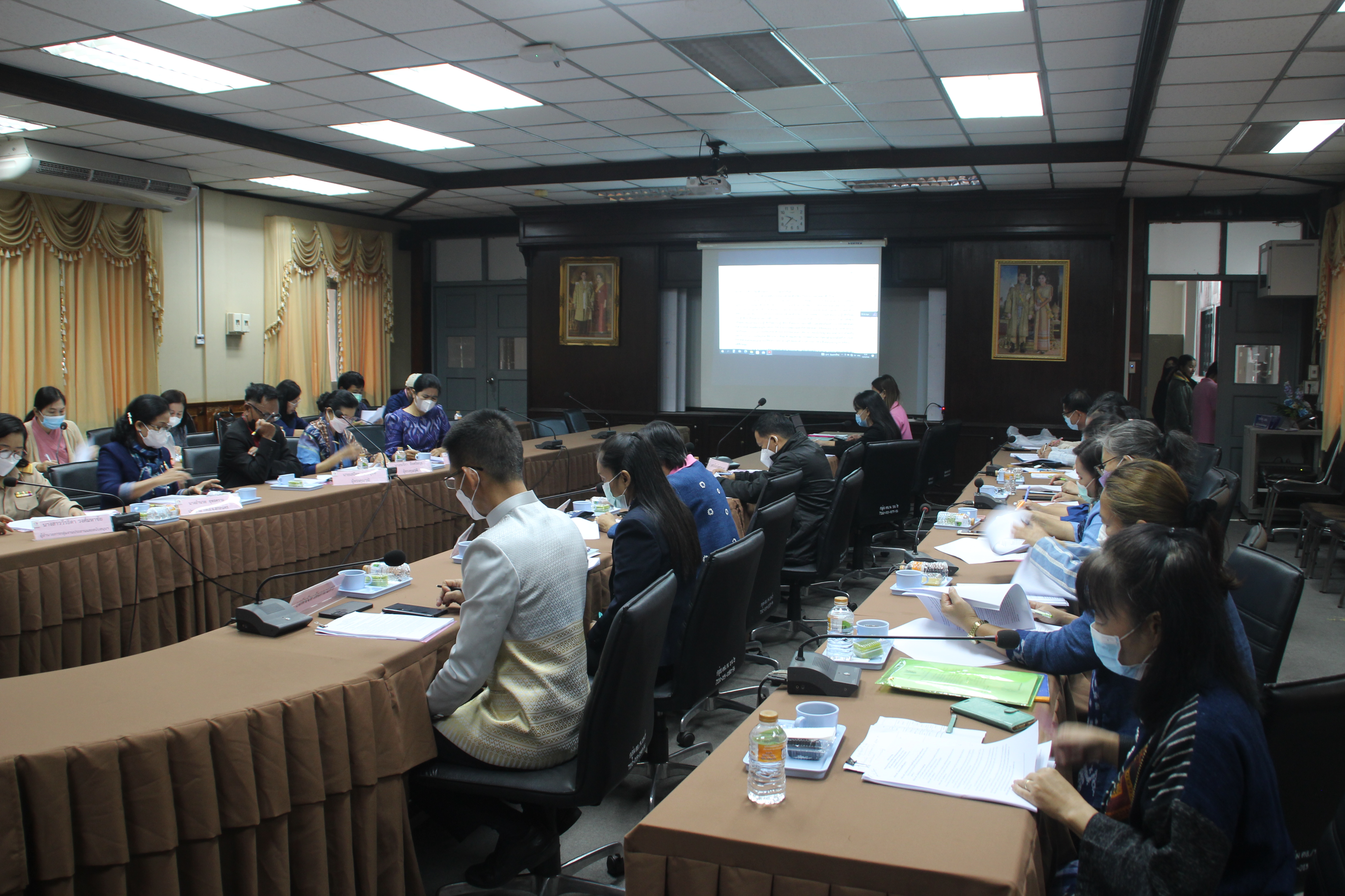จังหวัดสกลนคร : ประชุมคณะอนุกรรมการบริหารกองทุนพัฒนาบทบาทสตรีจังหวัดสกลนคร