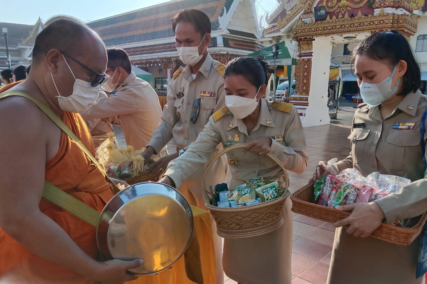 จังหวัดสกลนคร : จัดพิธีเจริญพระพุทธมนต์ เจริญจิตตภาวนา และทำบุญตักบาตร เพื่อถวายพระพรแด่สมเด็จพระเจ้าลูกเธอ เจ้าฟ้าพัชรกิติยาภา นเรนทิราเทพยวดี กรมหลวงราชสาริณีสิริพัชร มหาวัชรราชธิดา