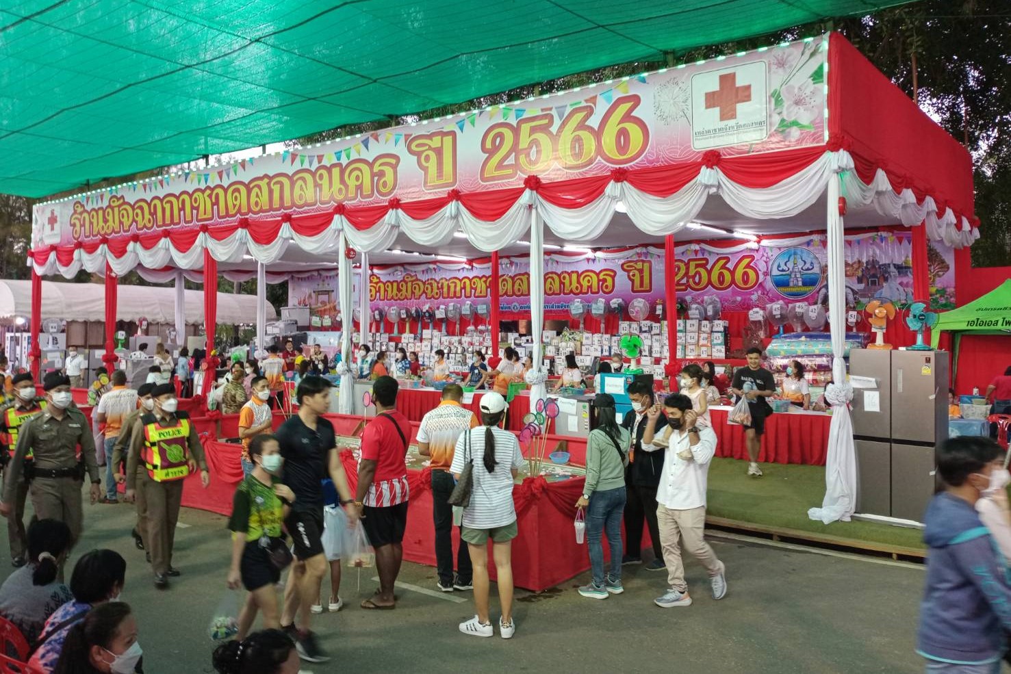 พช.สกลนคร : เชิญชวนประชาชนจังหวัดสกลนคร  ร่วมกิจกรรมลุ้นโชคกับมัจฉากาชาด ในงานกาชาดรวมน้ำใจไทสกล  ประจำปี 2566