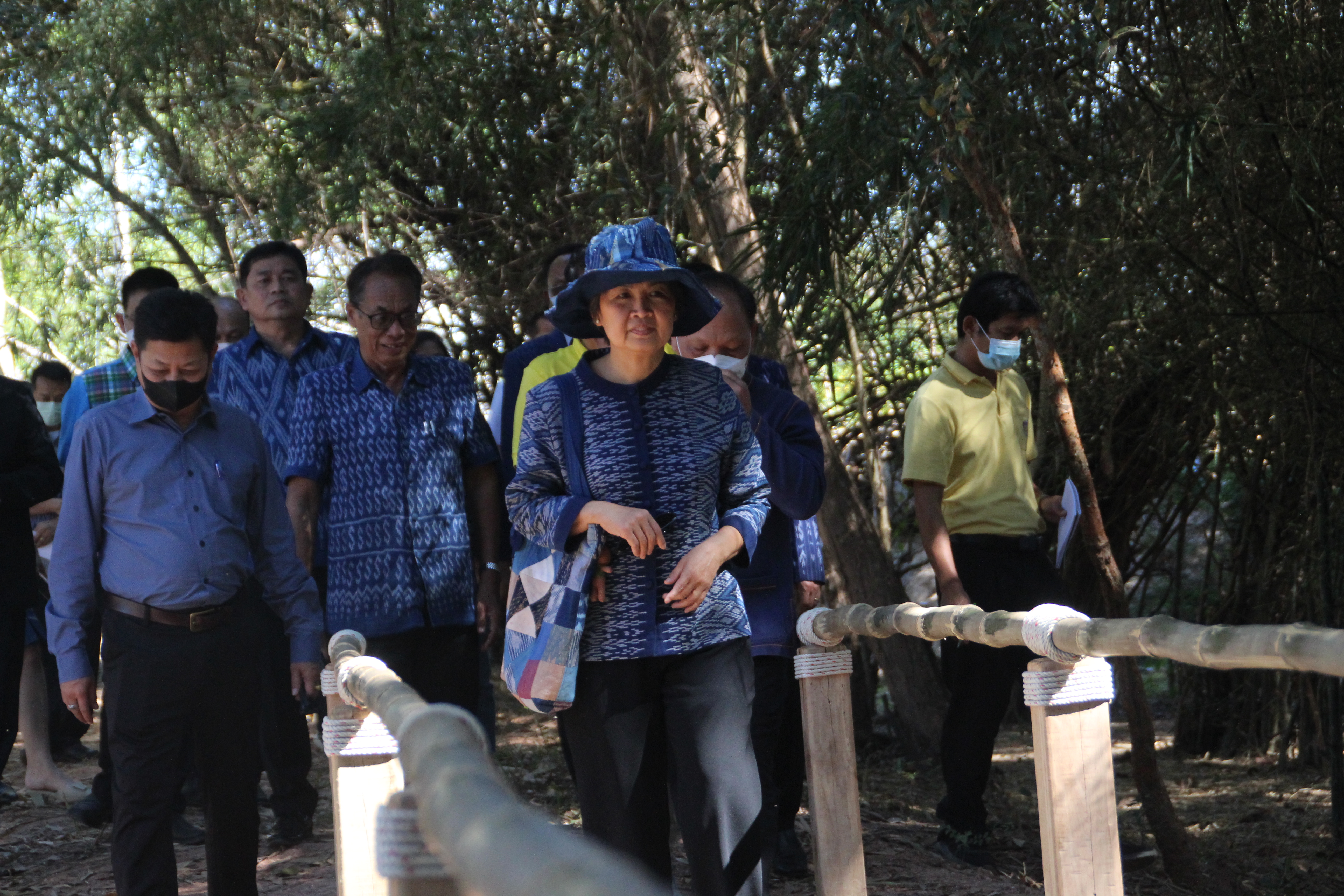 จังหวัดสกลนคร : ประชุมเตรียมความพร้อมรับเสด็จ สมเด็จพระเจ้าลูกเธอ เจ้าฟ้าสิริวัณณวรี นารีรัตนราชกัญญา ในโอกาสเป็นองค์ประธานในพิธีเปิดศูนย์เรียนรู้ผ้าย้อมครามบ้านดอนกอย “วิชชาลัยดอนกอย วิถีแห่งการพัฒนาที่ยั่งยืน”