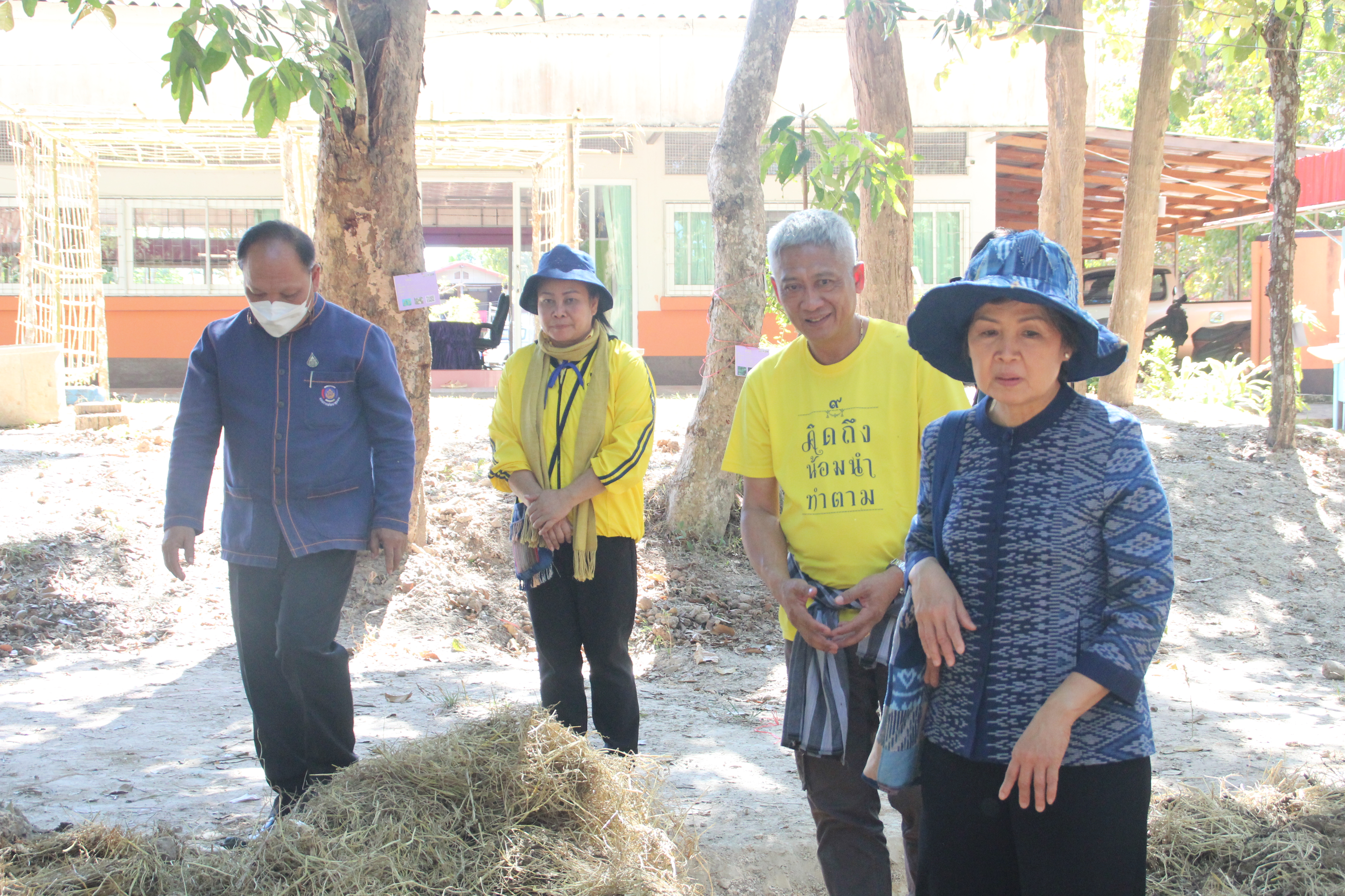 จังหวัดสกลนคร : ประชุมเตรียมความพร้อมรับเสด็จ สมเด็จพระเจ้าลูกเธอ เจ้าฟ้าสิริวัณณวรี นารีรัตนราชกัญญา ในโอกาสเป็นองค์ประธานในพิธีเปิดศูนย์เรียนรู้ผ้าย้อมครามบ้านดอนกอย “วิชชาลัยดอนกอย วิถีแห่งการพัฒนาที่ยั่งยืน”