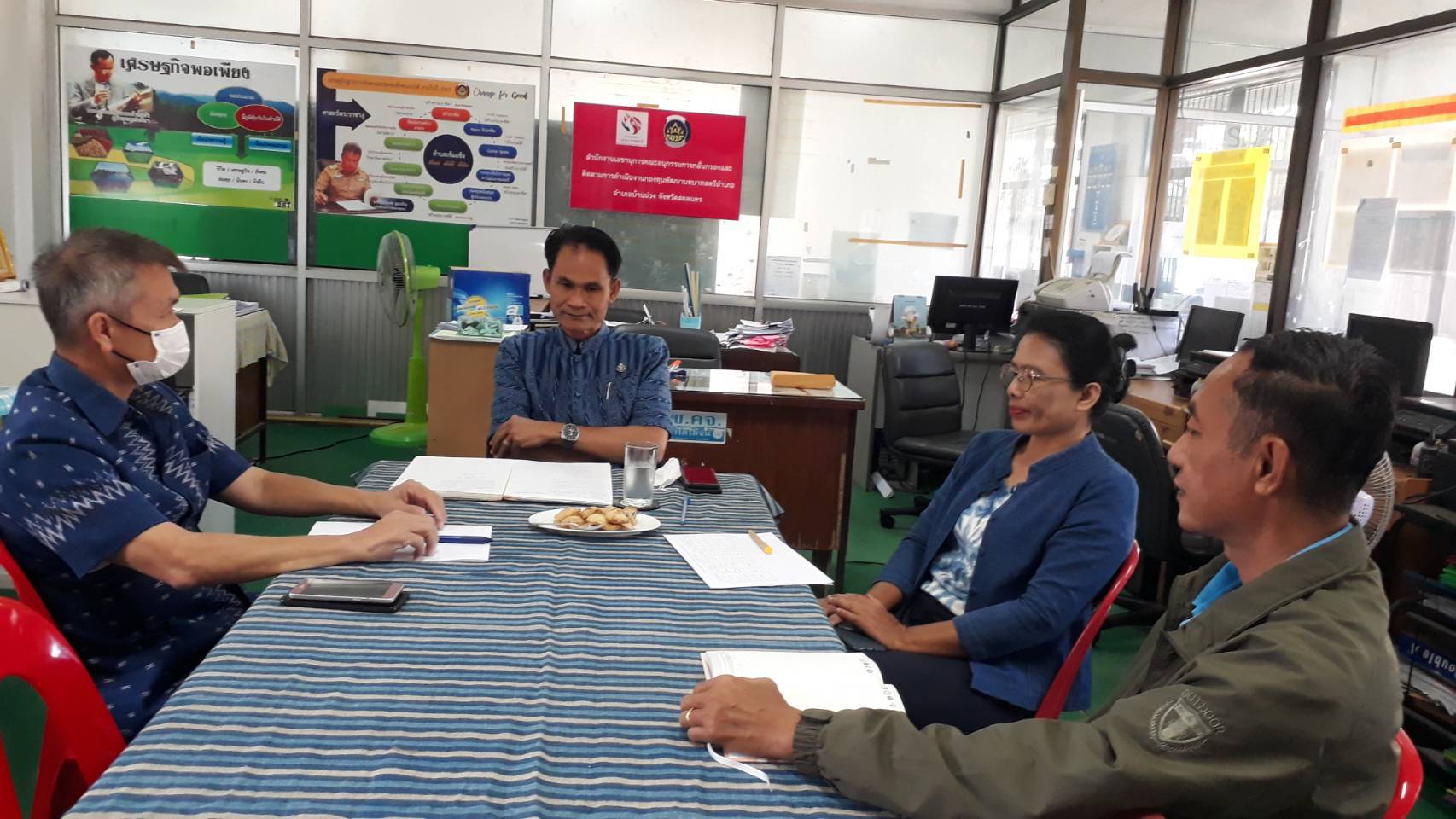 พช.สกลนคร : รกท.พจ. ลงพื้นที่ติดตามงาน และนิเทศ ติดตามสนับสนุนการปฏิบัติราชการสำนักงานพัฒนาชุมชนอำเภอ