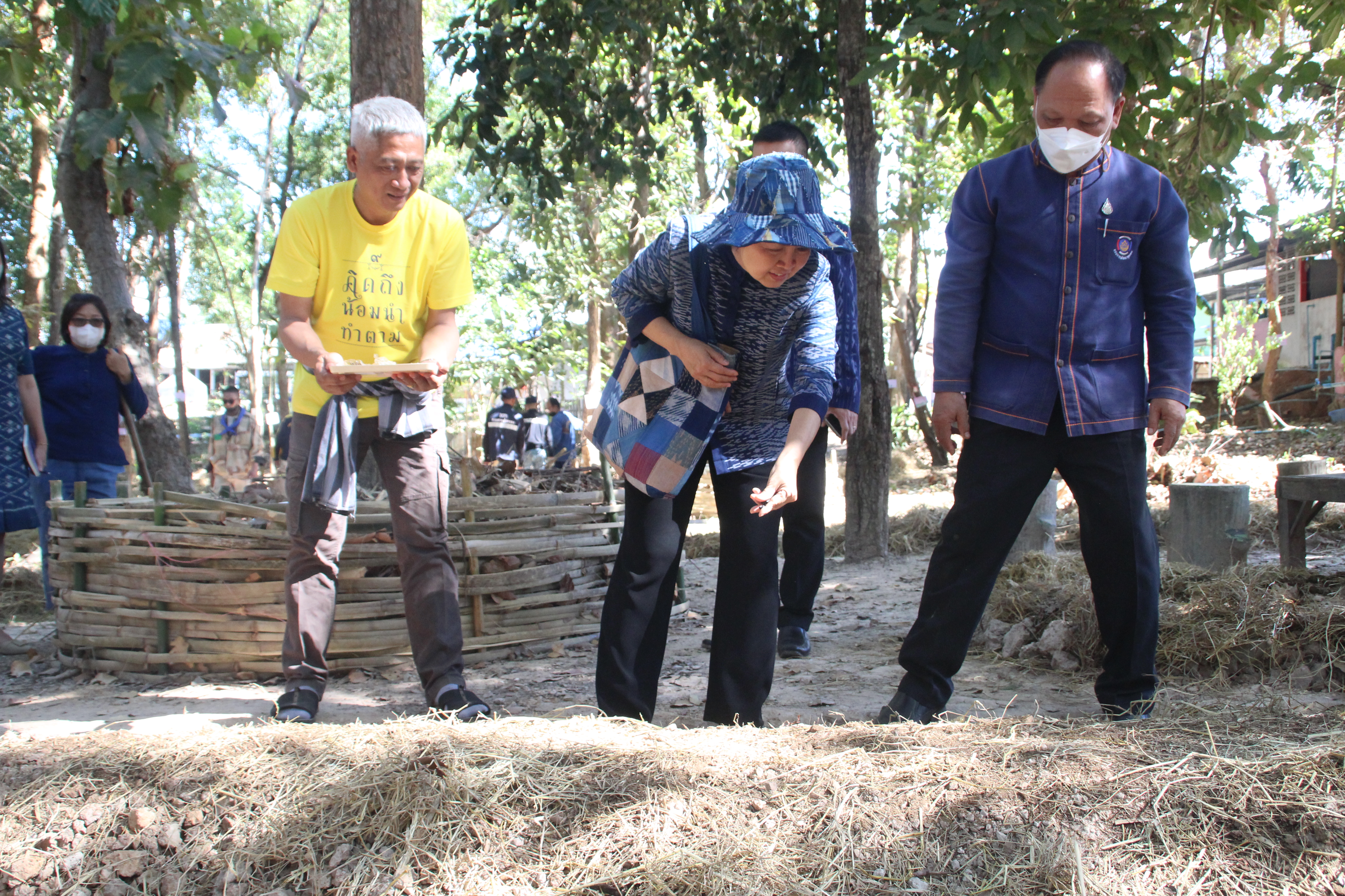 จังหวัดสกลนคร : ประชุมเตรียมความพร้อมรับเสด็จ สมเด็จพระเจ้าลูกเธอ เจ้าฟ้าสิริวัณณวรี นารีรัตนราชกัญญา ในโอกาสเป็นองค์ประธานในพิธีเปิดศูนย์เรียนรู้ผ้าย้อมครามบ้านดอนกอย “วิชชาลัยดอนกอย วิถีแห่งการพัฒนาที่ยั่งยืน”
