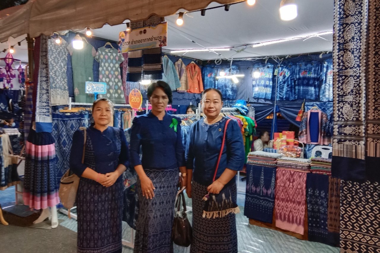พช.สกลนคร : จัดงานแสดงและจำหน่ายสินค้าหนึ่งตำบล หนึ่งผลิตภัณฑ์ (OTOP) ในงาน รวมน้ำใจไทสกล ประจำปี 2566
