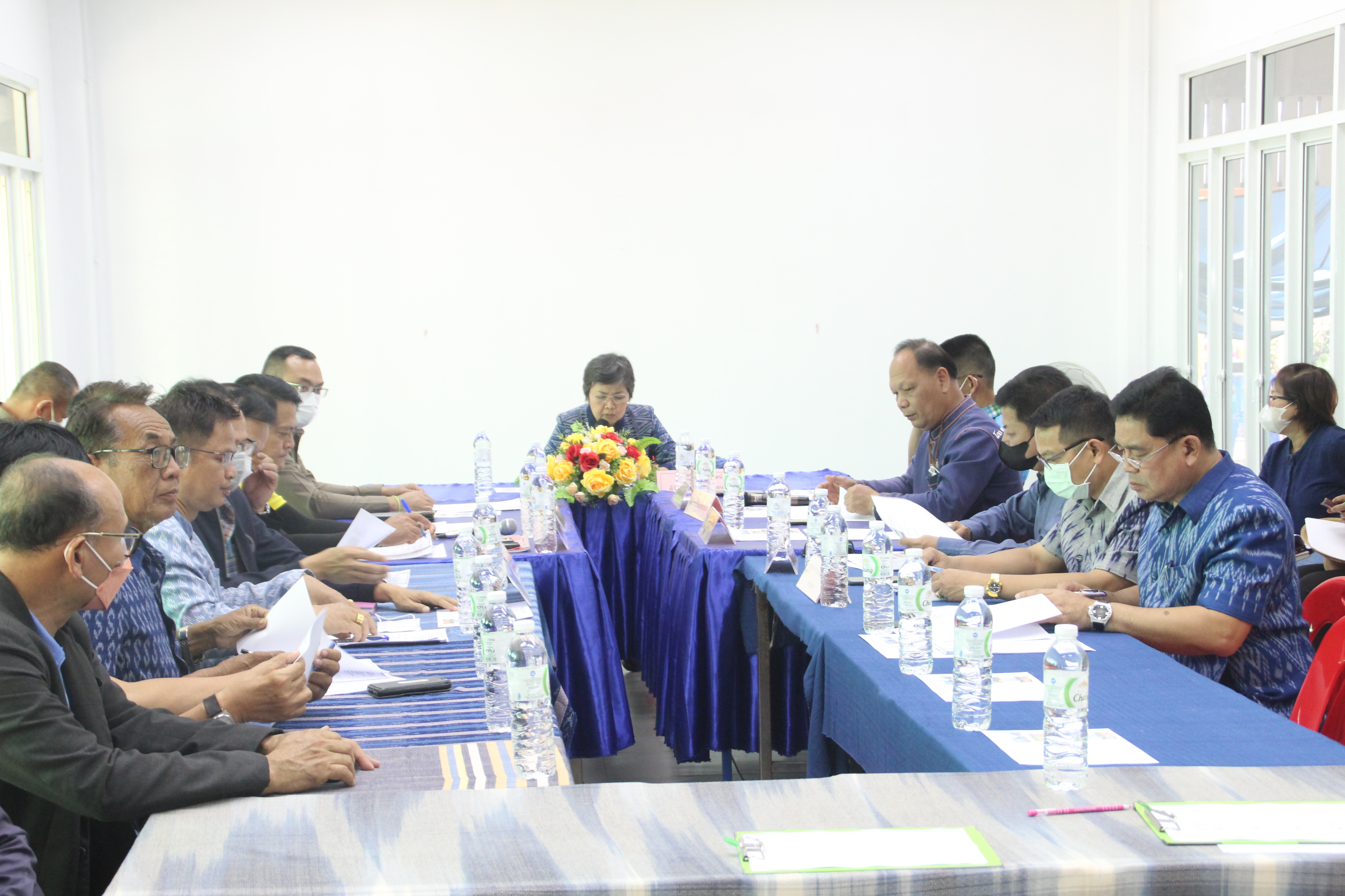 จังหวัดสกลนคร : ประชุมเตรียมความพร้อมรับเสด็จ สมเด็จพระเจ้าลูกเธอ เจ้าฟ้าสิริวัณณวรี นารีรัตนราชกัญญา ในโอกาสเป็นองค์ประธานในพิธีเปิดศูนย์เรียนรู้ผ้าย้อมครามบ้านดอนกอย “วิชชาลัยดอนกอย วิถีแห่งการพัฒนาที่ยั่งยืน”