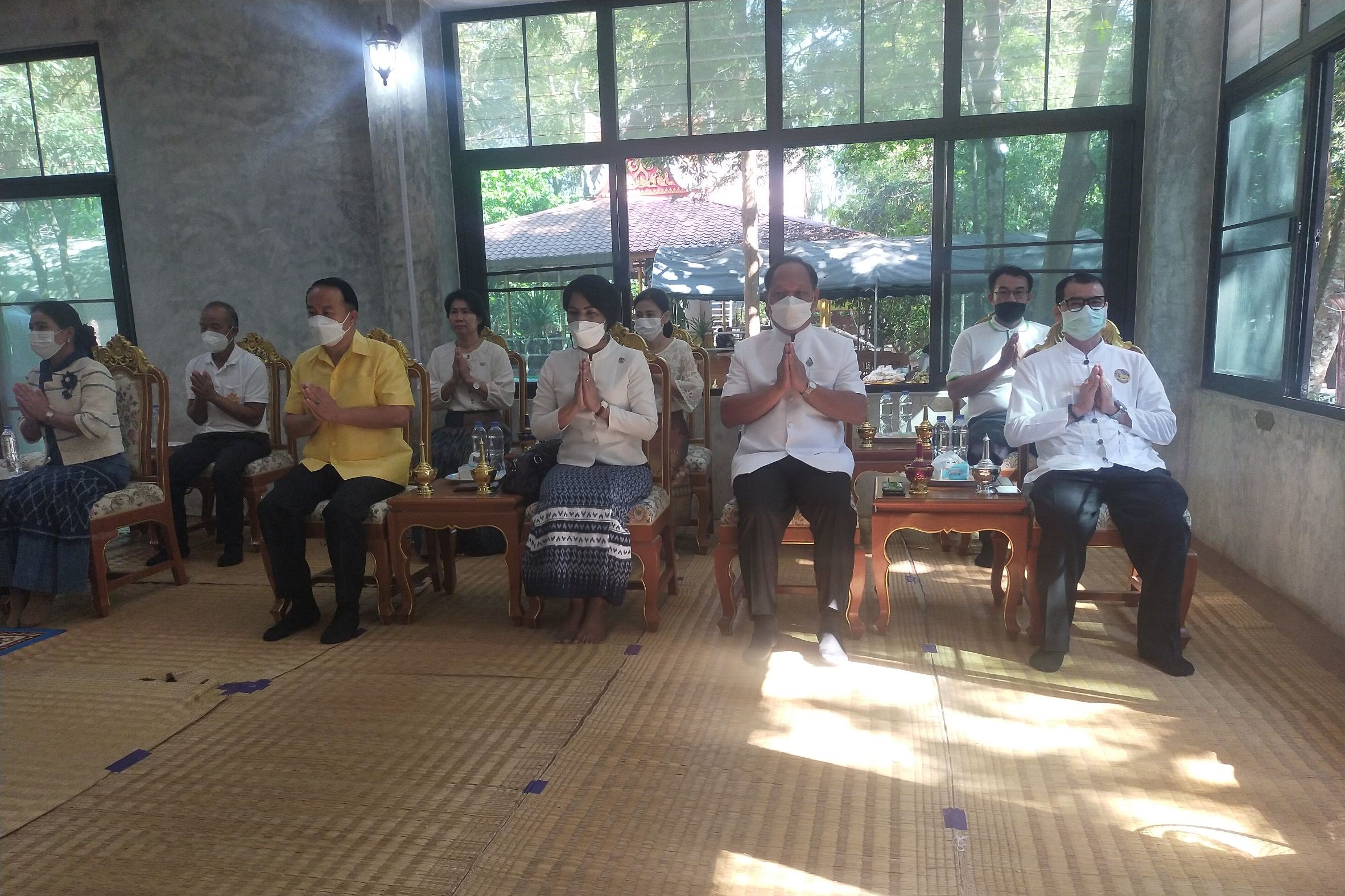 ผู้ตรวจราชการกรม กรมการพัฒนาชุมชน กระทรวงมหาดไทย : ร่วมพิธีทำบุญตักบาตรและถวายภัตตาหารเพล แด่พระนวกะที่บรรพชาอุปสมบท ถวายพระพรชัยมงคลแด่สมเด็จพระเจ้าลูกเธอ เจ้าฟ้าพัชรกิติยาภา นเรนทิราเทพยวดี กรมหลวง ราชสาริณีสิริพัชร มหาวัชรราชธิดา