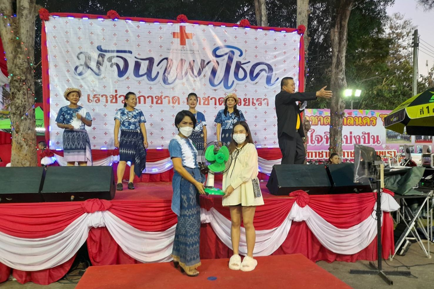 พช.สกลนคร : เชิญชวนประชาชนจังหวัดสกลนคร  ร่วมกิจกรรมลุ้นโชคกับมัจฉากาชาด ในงานกาชาดรวมน้ำใจไทสกล  ประจำปี 2566