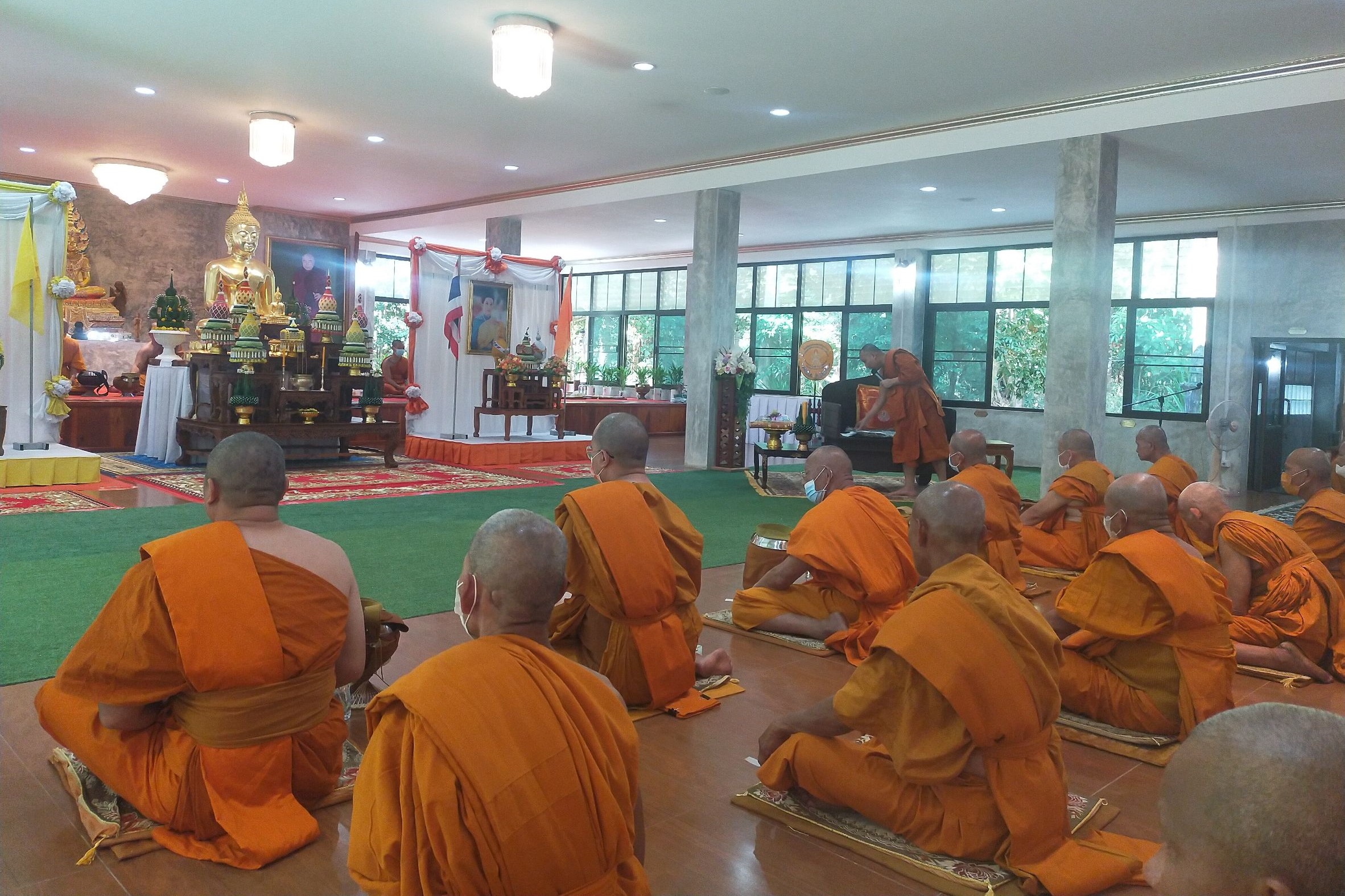 ผู้ตรวจราชการกรม กรมการพัฒนาชุมชน กระทรวงมหาดไทย : ร่วมพิธีทำบุญตักบาตรและถวายภัตตาหารเพล แด่พระนวกะที่บรรพชาอุปสมบท ถวายพระพรชัยมงคลแด่สมเด็จพระเจ้าลูกเธอ เจ้าฟ้าพัชรกิติยาภา นเรนทิราเทพยวดี กรมหลวง ราชสาริณีสิริพัชร มหาวัชรราชธิดา