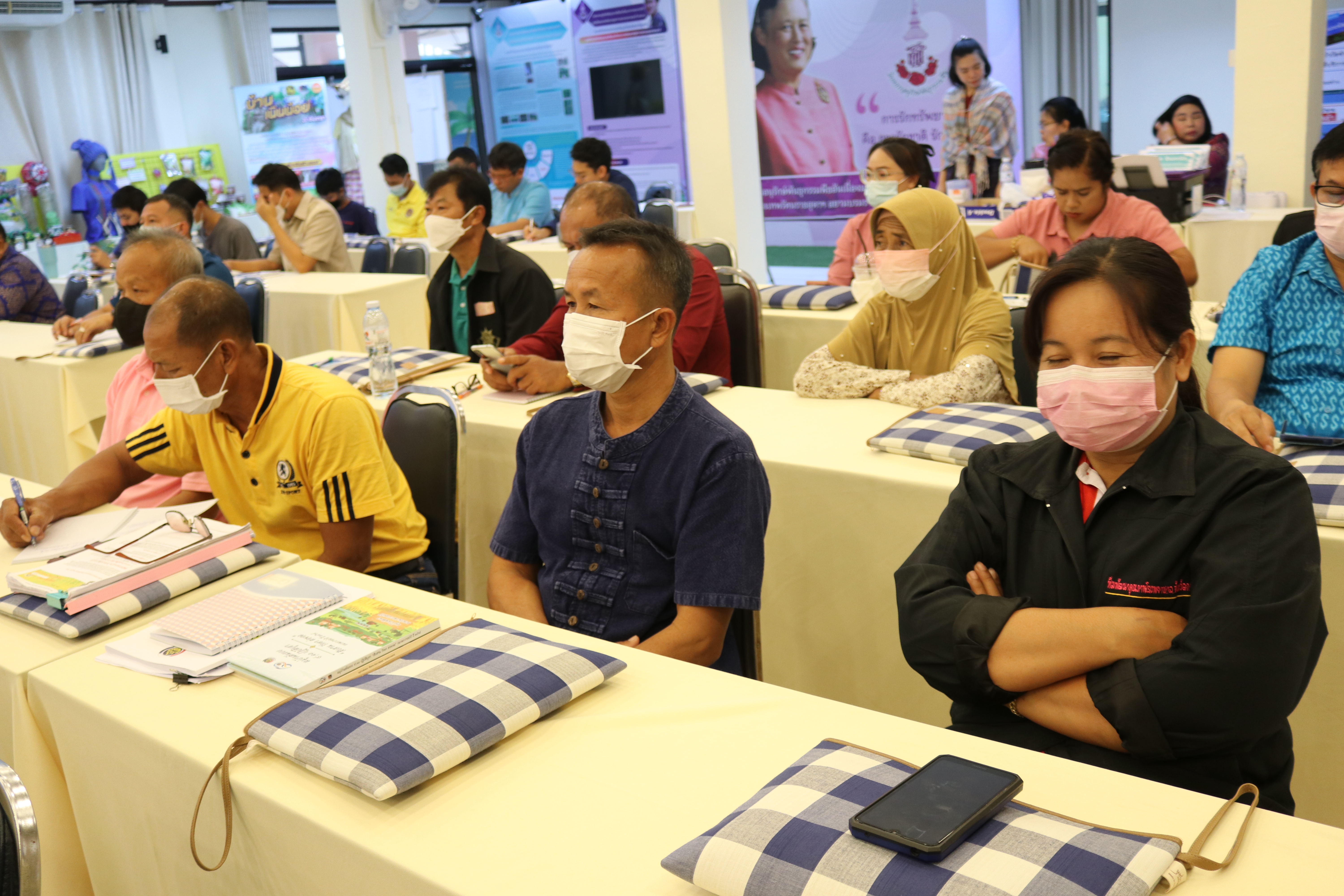 พช.สกลนคร : ร่วมกิจกรรมประชุมเชิงปฏิบัติการสร้างความรู้ความเข้าใจการดำเนินงานโครงการ ๙ ; ๑๐ ปฏิบัติบูชา “สืบสาน รักษา ต่อยอด” เพื่อพัฒนาชุมชน