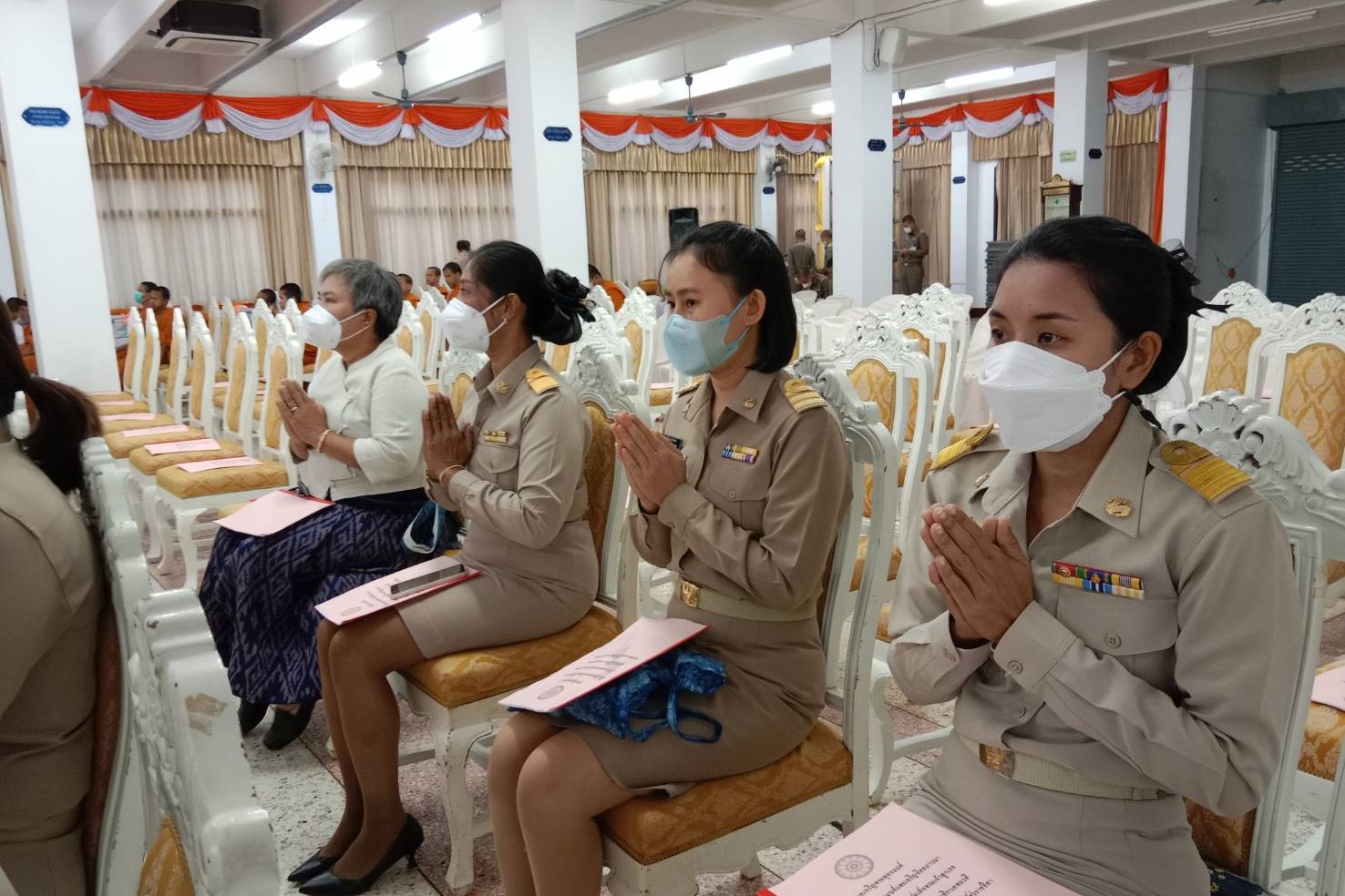 จังหวัดสกลนคร : จัดพิธีเจริญพระพุทธมนต์ เจริญจิตตภาวนา และทำบุญตักบาตร เพื่อถวายพระพรแด่สมเด็จพระเจ้าลูกเธอ เจ้าฟ้าพัชรกิติยาภา นเรนทิราเทพยวดี กรมหลวงราชสาริณีสิริพัชร มหาวัชรราชธิดา