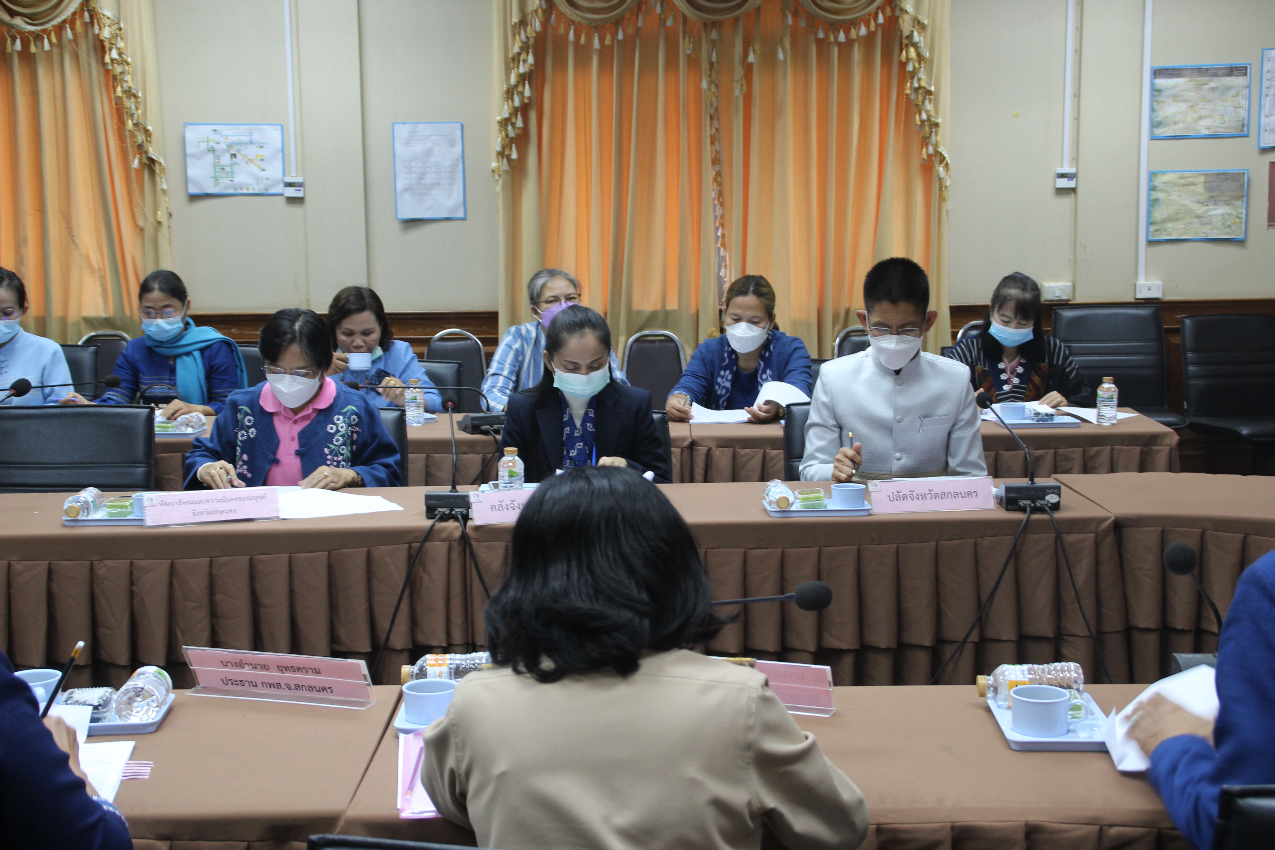 จังหวัดสกลนคร : ประชุมคณะอนุกรรมการบริหารกองทุนพัฒนาบทบาทสตรีจังหวัดสกลนคร