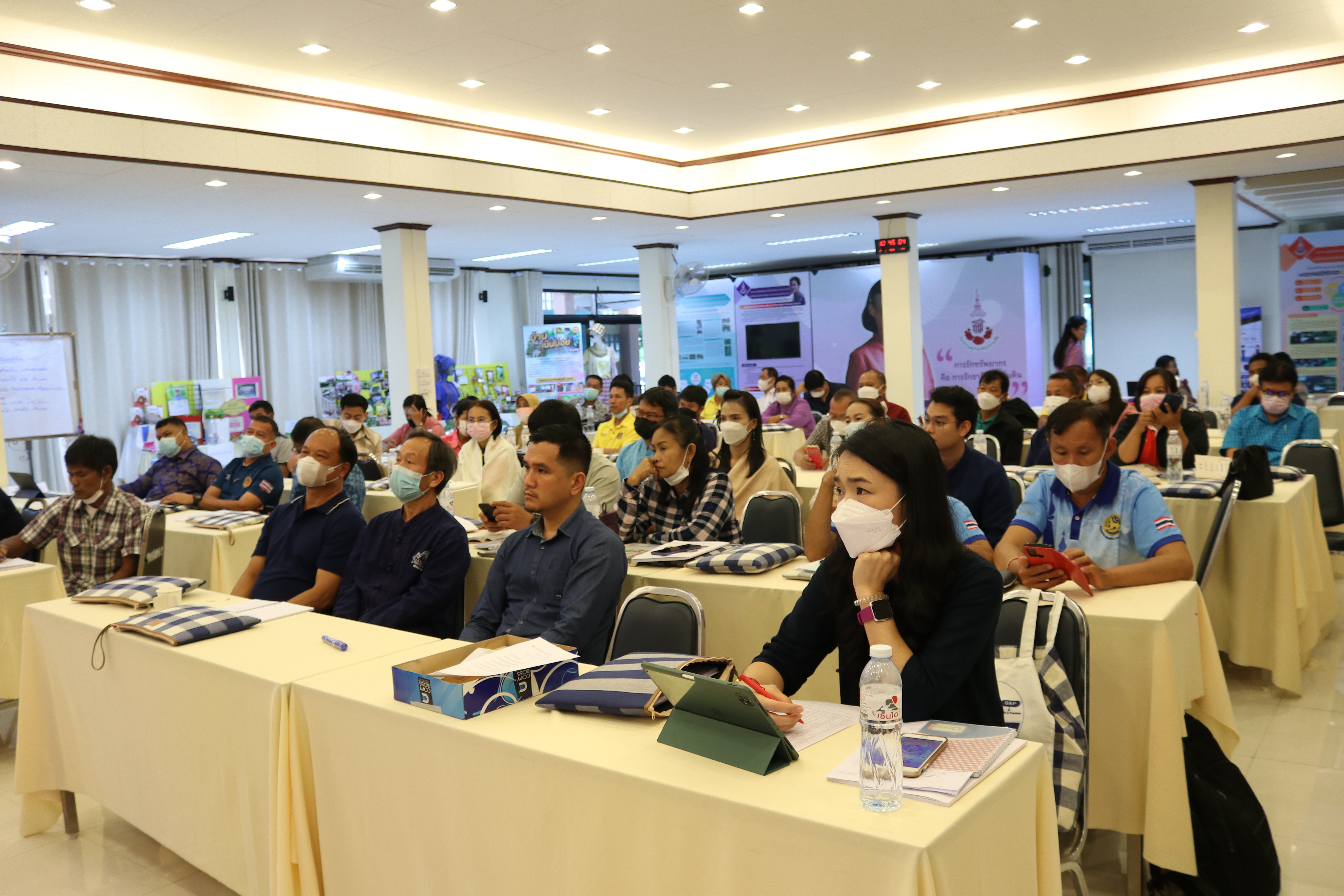 พช.สกลนคร : ร่วมกิจกรรมประชุมเชิงปฏิบัติการสร้างความรู้ความเข้าใจการดำเนินงานโครงการ ๙ ; ๑๐ ปฏิบัติบูชา “สืบสาน รักษา ต่อยอด” เพื่อพัฒนาชุมชน