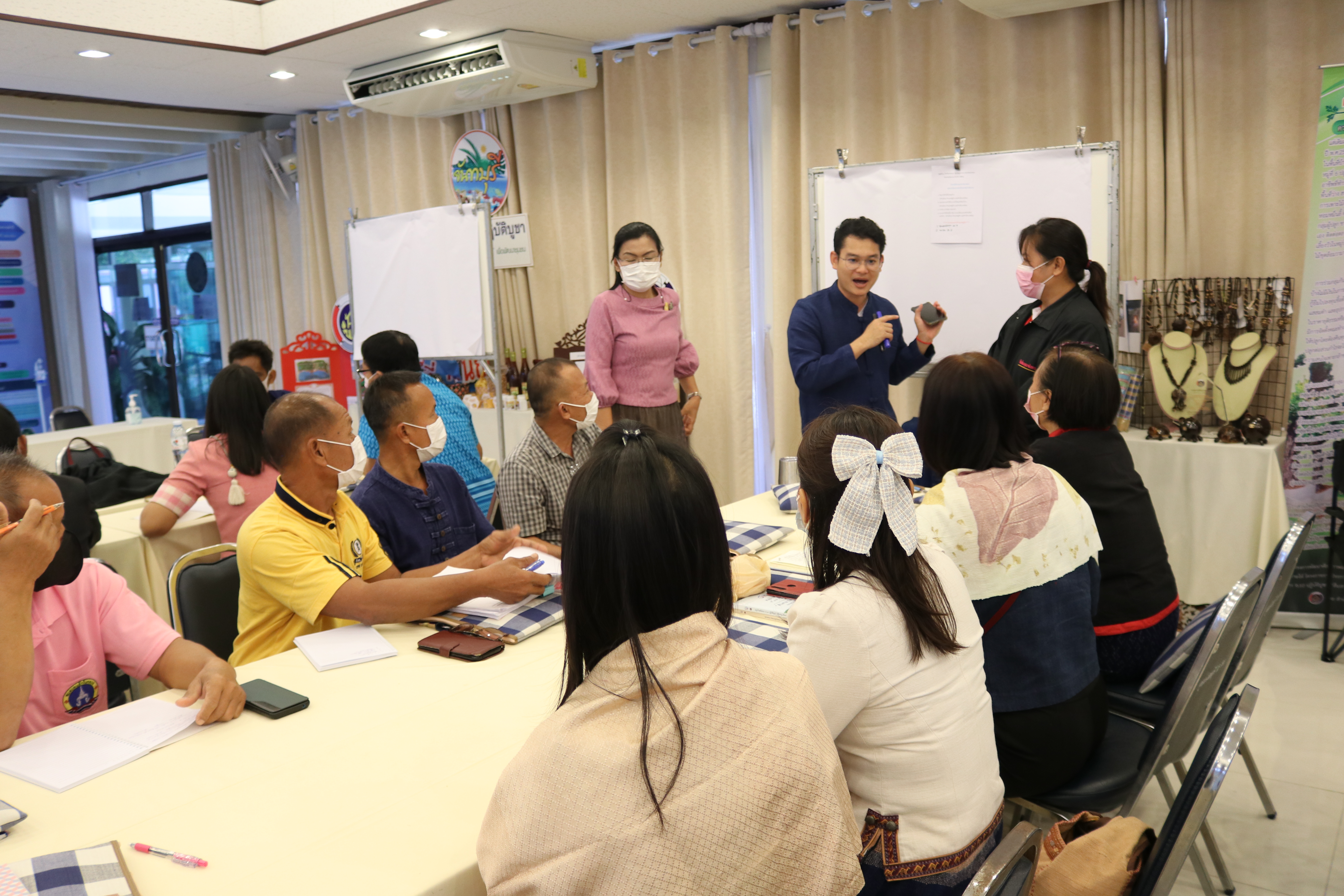 พช.สกลนคร : ร่วมกิจกรรมประชุมเชิงปฏิบัติการสร้างความรู้ความเข้าใจการดำเนินงานโครงการ ๙ ; ๑๐ ปฏิบัติบูชา “สืบสาน รักษา ต่อยอด” เพื่อพัฒนาชุมชน
