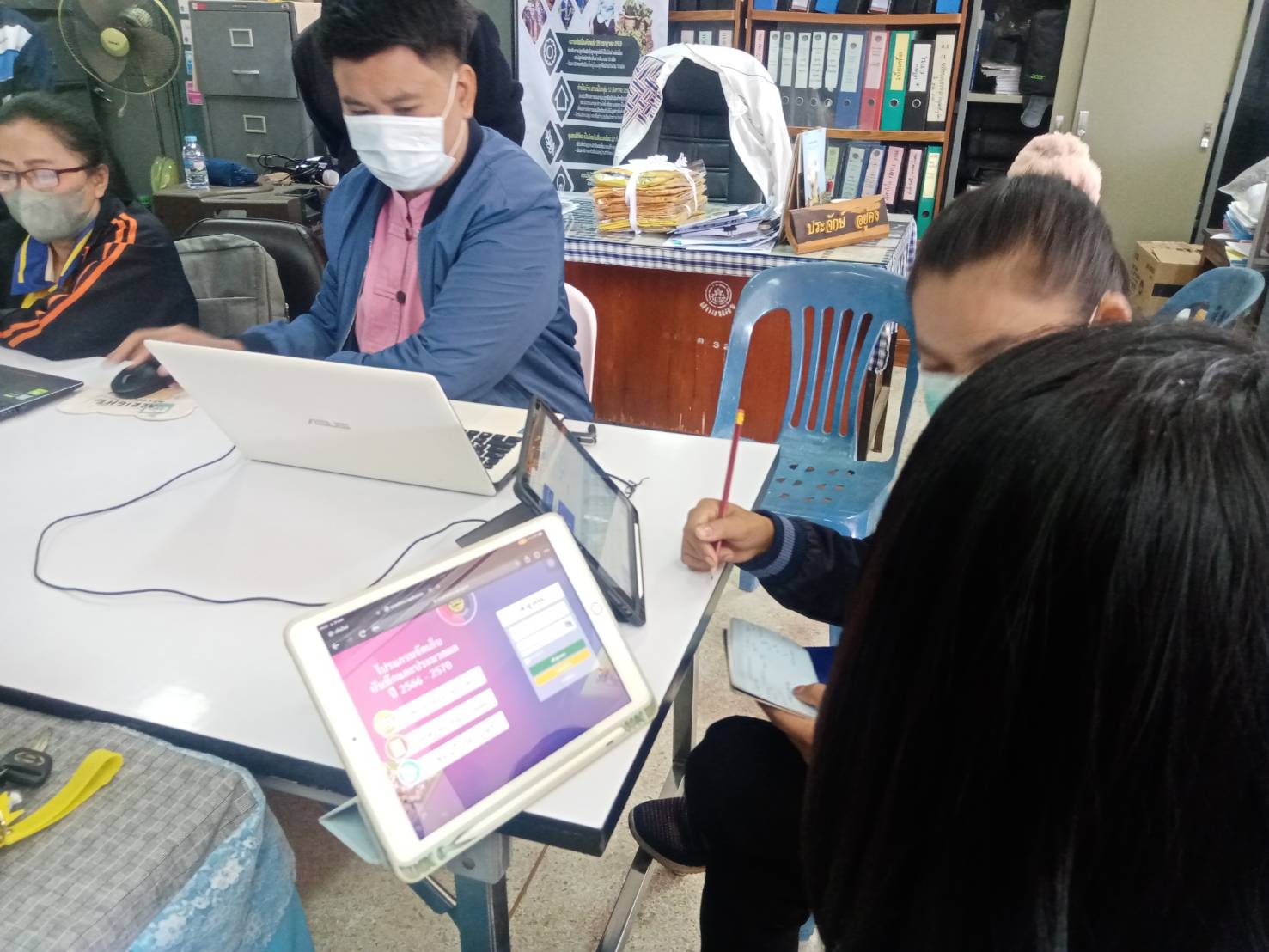 พช.สกลนคร : สนับสนุนการจัดเก็บข้อมูลความจำเป็นพื้นฐาน (จปฐ.) ประจำปี 2566
