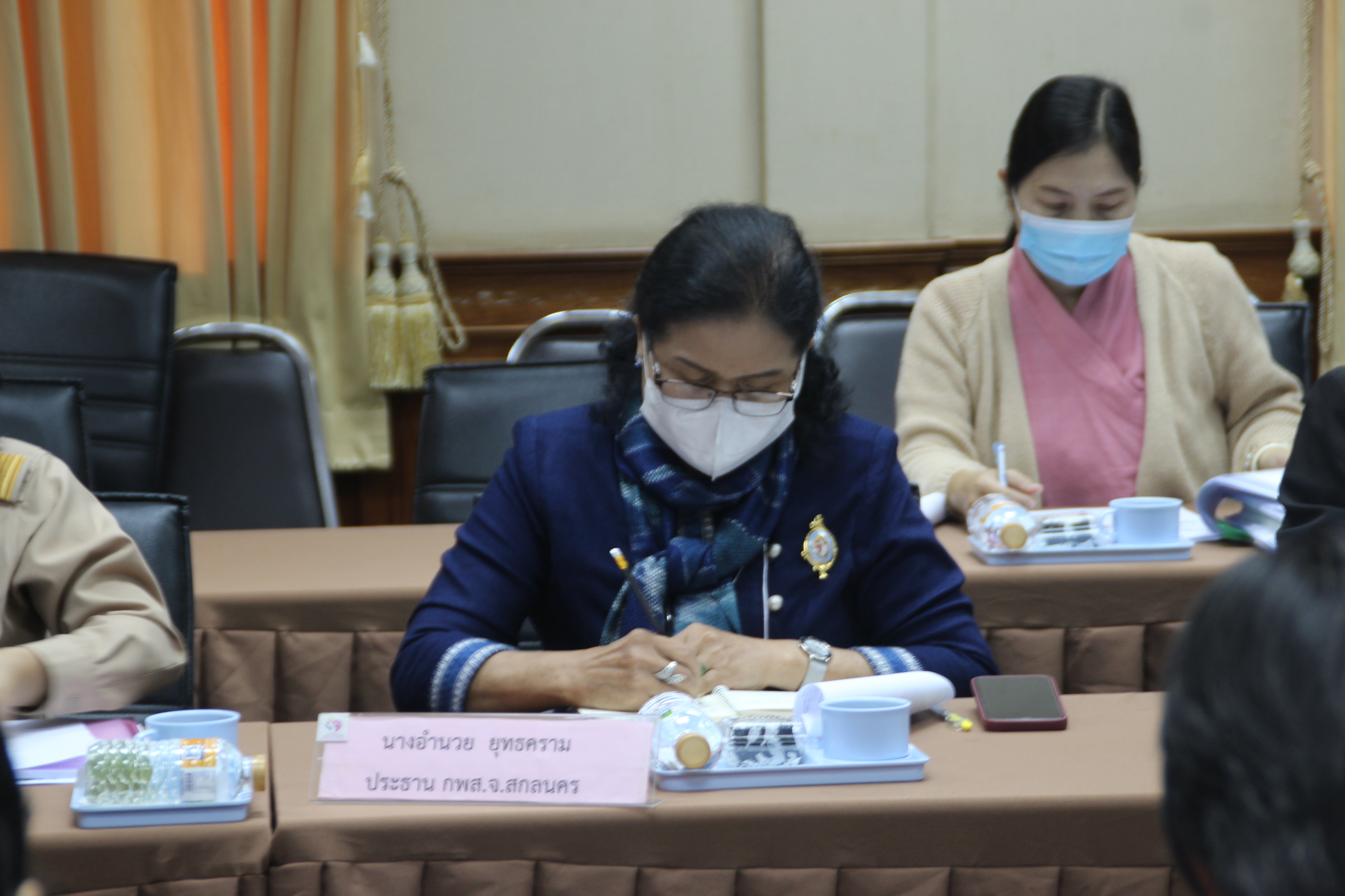 จังหวัดสกลนคร : ประชุมคณะอนุกรรมการบริหารกองทุนพัฒนาบทบาทสตรีจังหวัดสกลนคร
