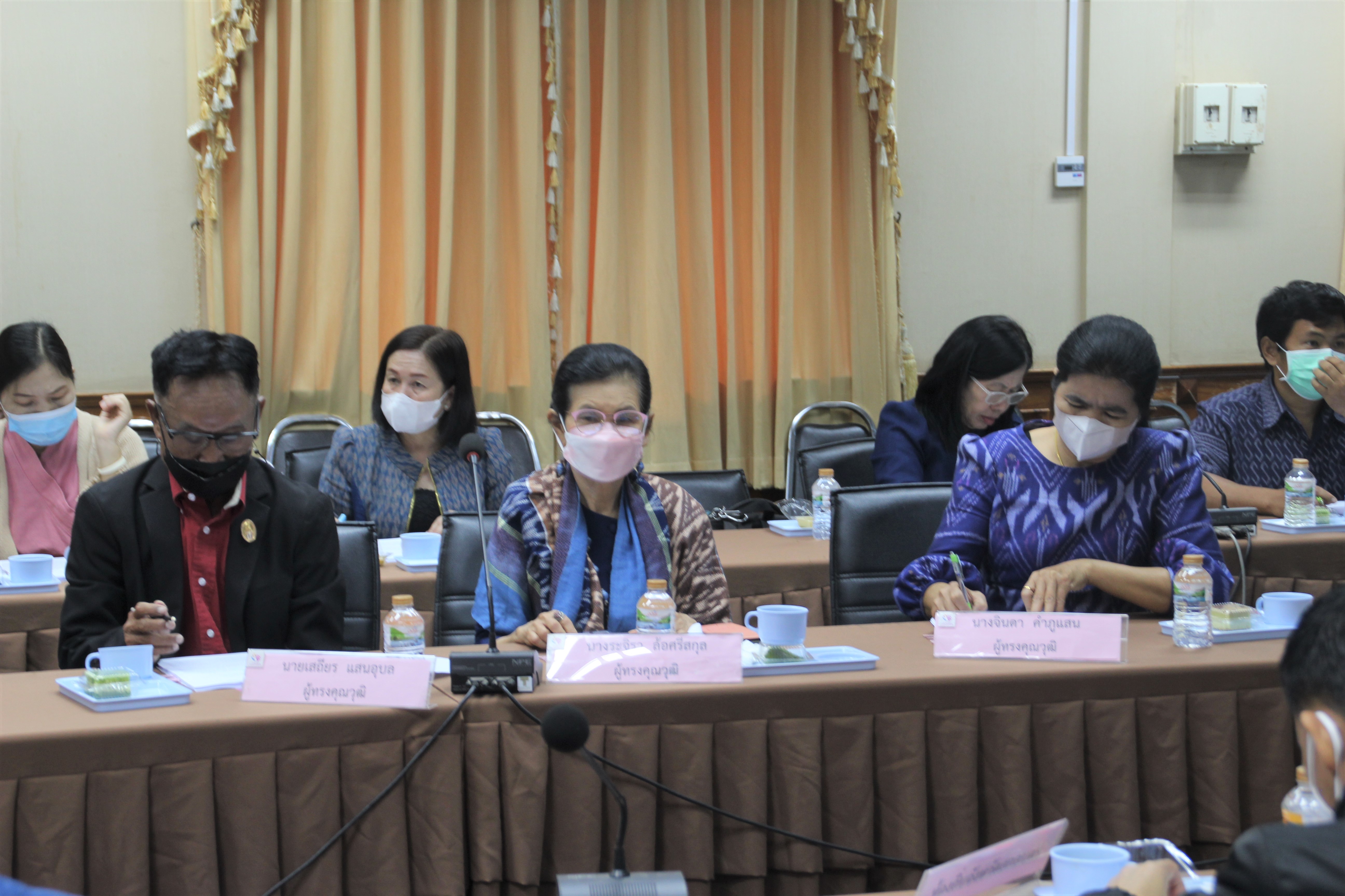 จังหวัดสกลนคร : ประชุมคณะอนุกรรมการบริหารกองทุนพัฒนาบทบาทสตรีจังหวัดสกลนคร