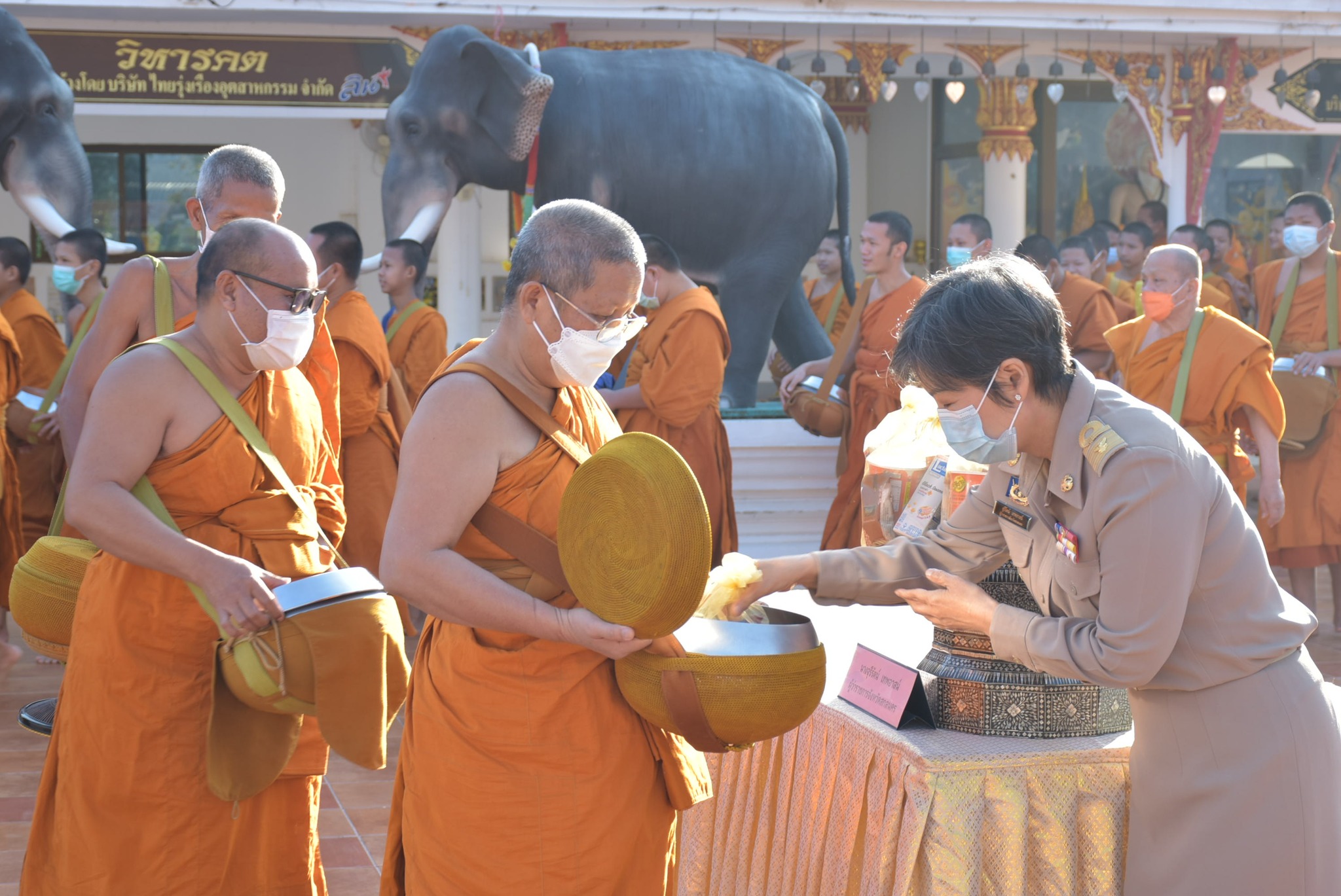 จังหวัดสกลนคร : จัดพิธีเจริญพระพุทธมนต์ เจริญจิตตภาวนา และทำบุญตักบาตร เพื่อถวายพระพรแด่สมเด็จพระเจ้าลูกเธอ เจ้าฟ้าพัชรกิติยาภา นเรนทิราเทพยวดี กรมหลวงราชสาริณีสิริพัชร มหาวัชรราชธิดา
