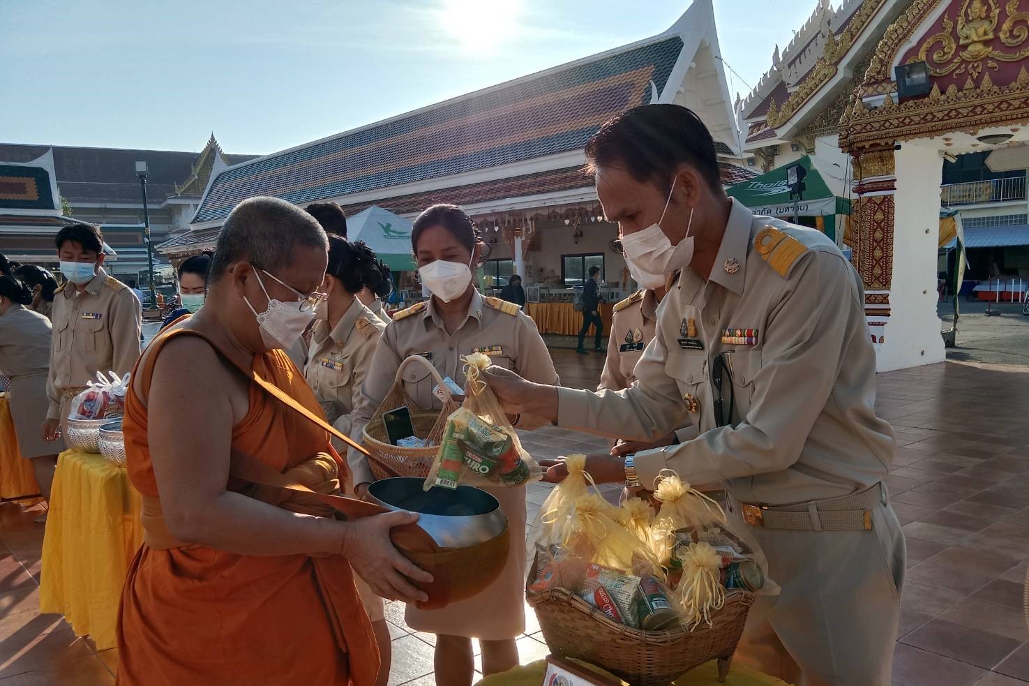 จังหวัดสกลนคร : จัดพิธีเจริญพระพุทธมนต์ เจริญจิตตภาวนา และทำบุญตักบาตร เพื่อถวายพระพรแด่สมเด็จพระเจ้าลูกเธอ เจ้าฟ้าพัชรกิติยาภา นเรนทิราเทพยวดี กรมหลวงราชสาริณีสิริพัชร มหาวัชรราชธิดา