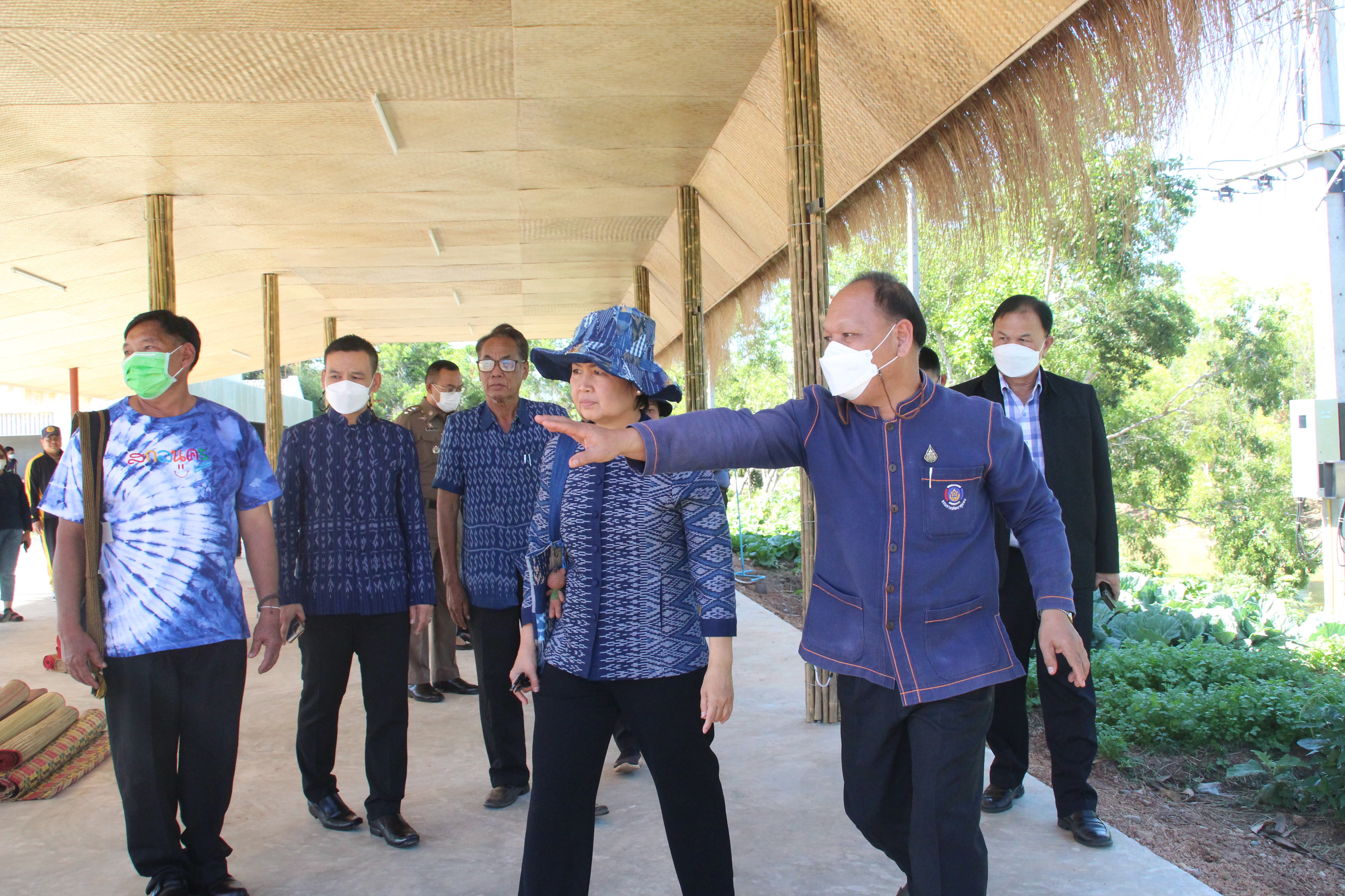 จังหวัดสกลนคร : ประชุมเตรียมความพร้อมรับเสด็จ สมเด็จพระเจ้าลูกเธอ เจ้าฟ้าสิริวัณณวรี นารีรัตนราชกัญญา ในโอกาสเป็นองค์ประธานในพิธีเปิดศูนย์เรียนรู้ผ้าย้อมครามบ้านดอนกอย “วิชชาลัยดอนกอย วิถีแห่งการพัฒนาที่ยั่งยืน”