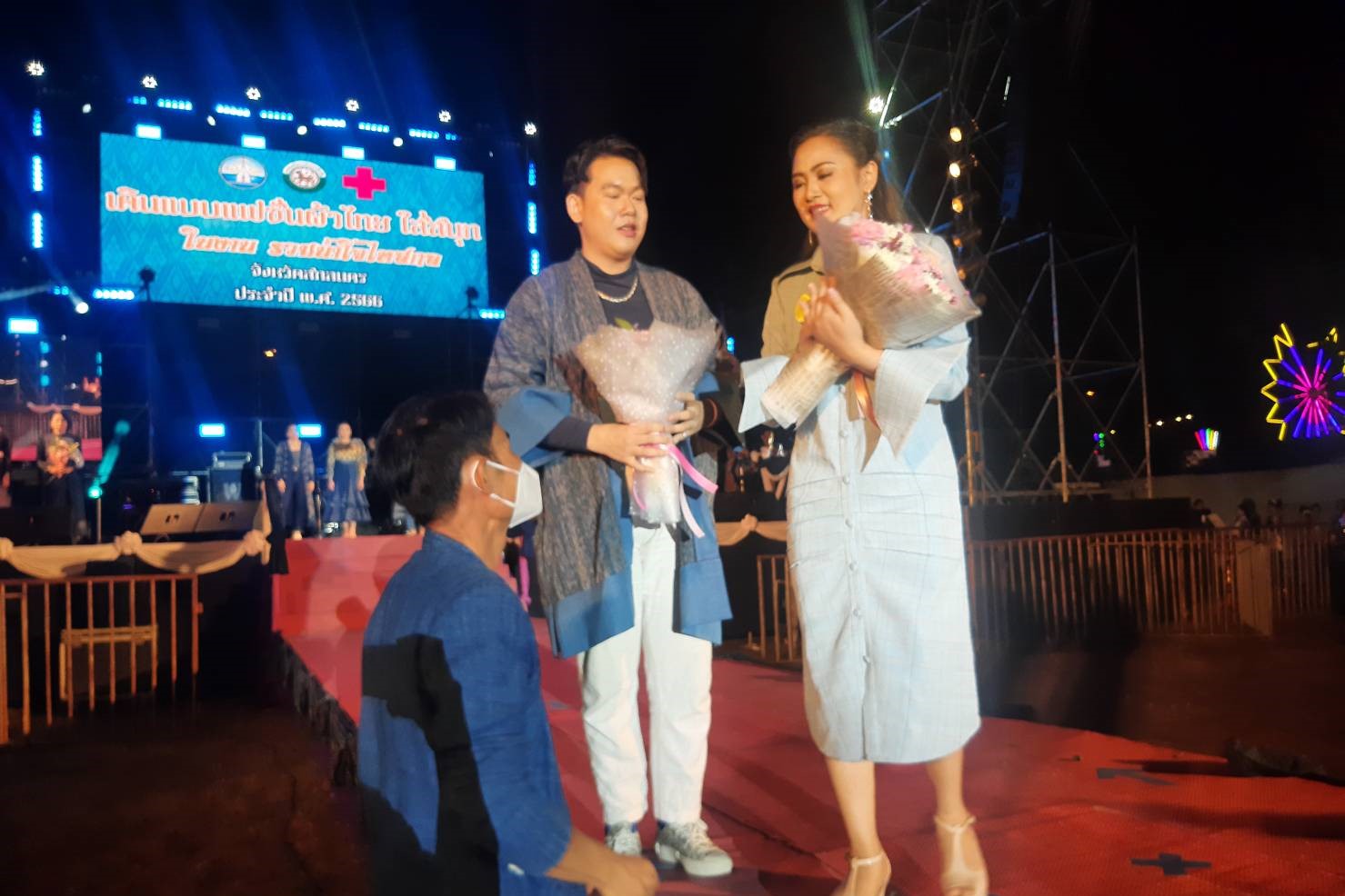 จังหวัดสกลนคร : จัดกิจกรรมเดินแบบผ้าไทย ในงาน “รวมน้ำใจไทสกล จังหวัดสกลนคร” ประจำปี 2566