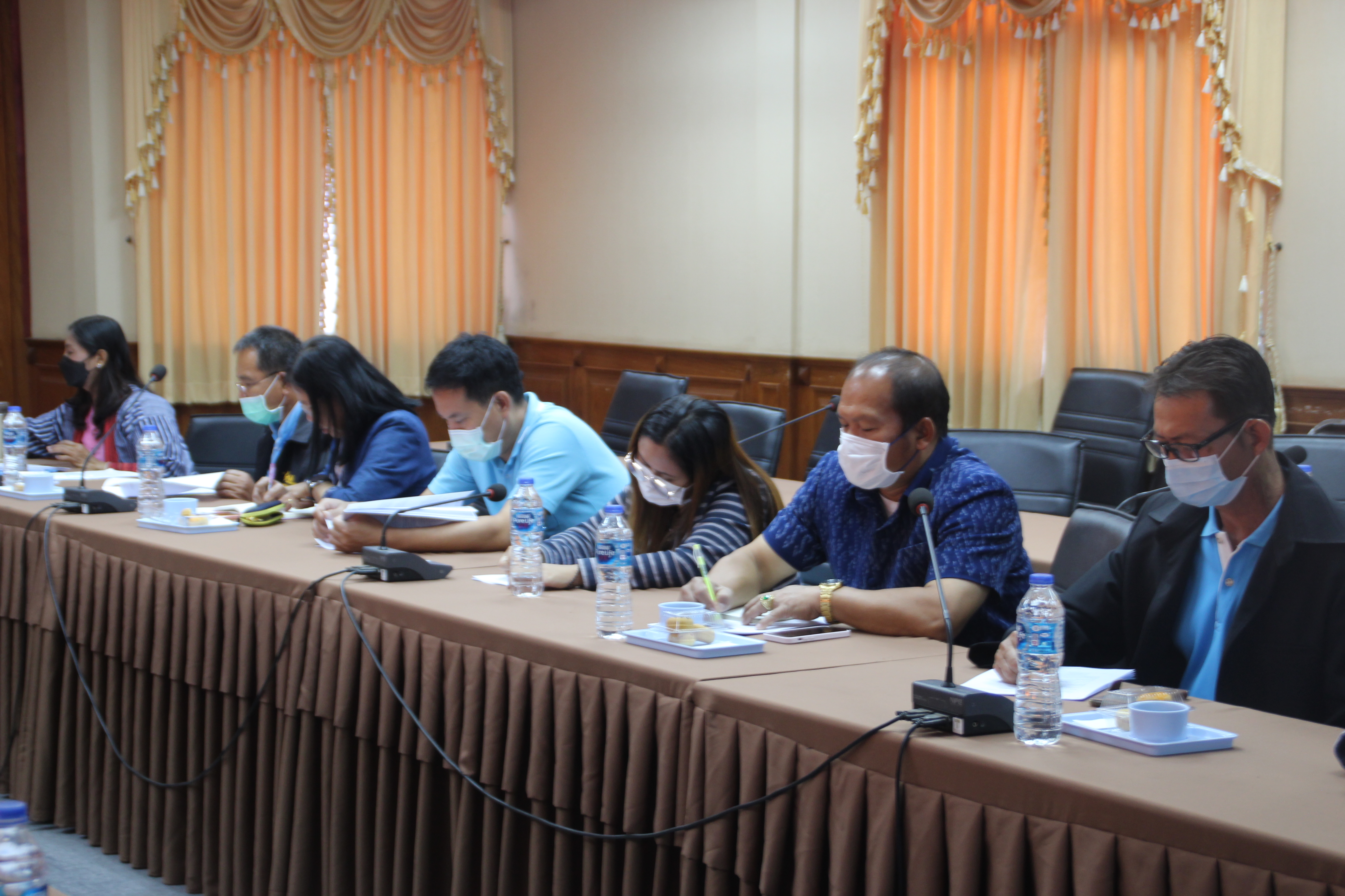 จังหวัดสกลนคร : จัดประชุม เจ้าหน้าที่พัฒนาชุมชนและคณะกรรมการเครือข่ายกองทุนแม่ของแผ่นดิน จังหวัดสกลนคร