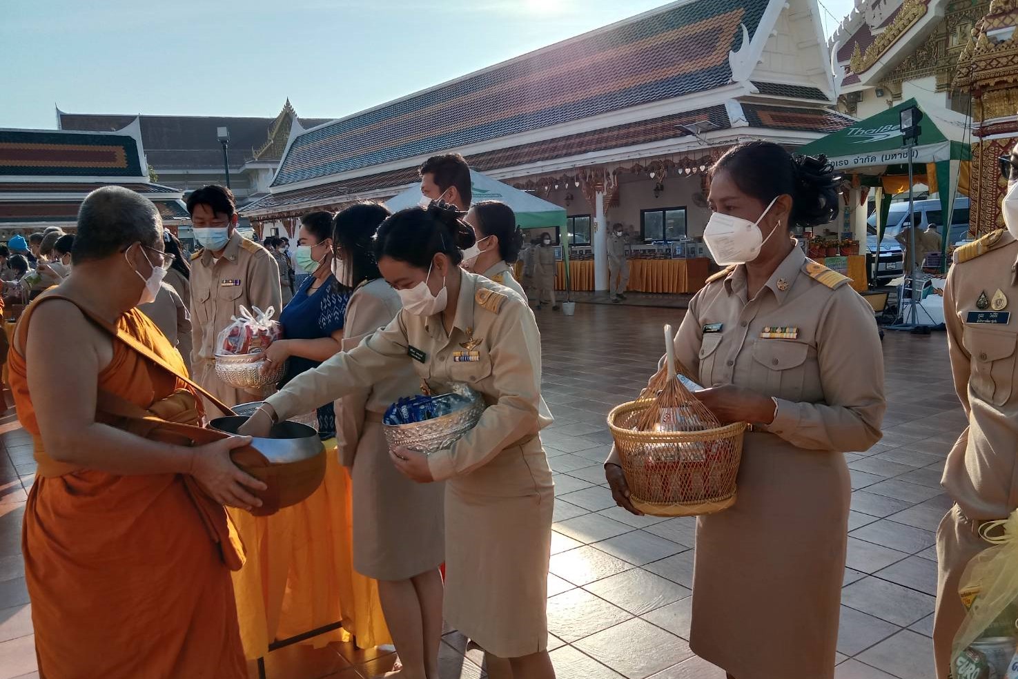 จังหวัดสกลนคร : จัดพิธีเจริญพระพุทธมนต์ เจริญจิตตภาวนา และทำบุญตักบาตร เพื่อถวายพระพรแด่สมเด็จพระเจ้าลูกเธอ เจ้าฟ้าพัชรกิติยาภา นเรนทิราเทพยวดี กรมหลวงราชสาริณีสิริพัชร มหาวัชรราชธิดา