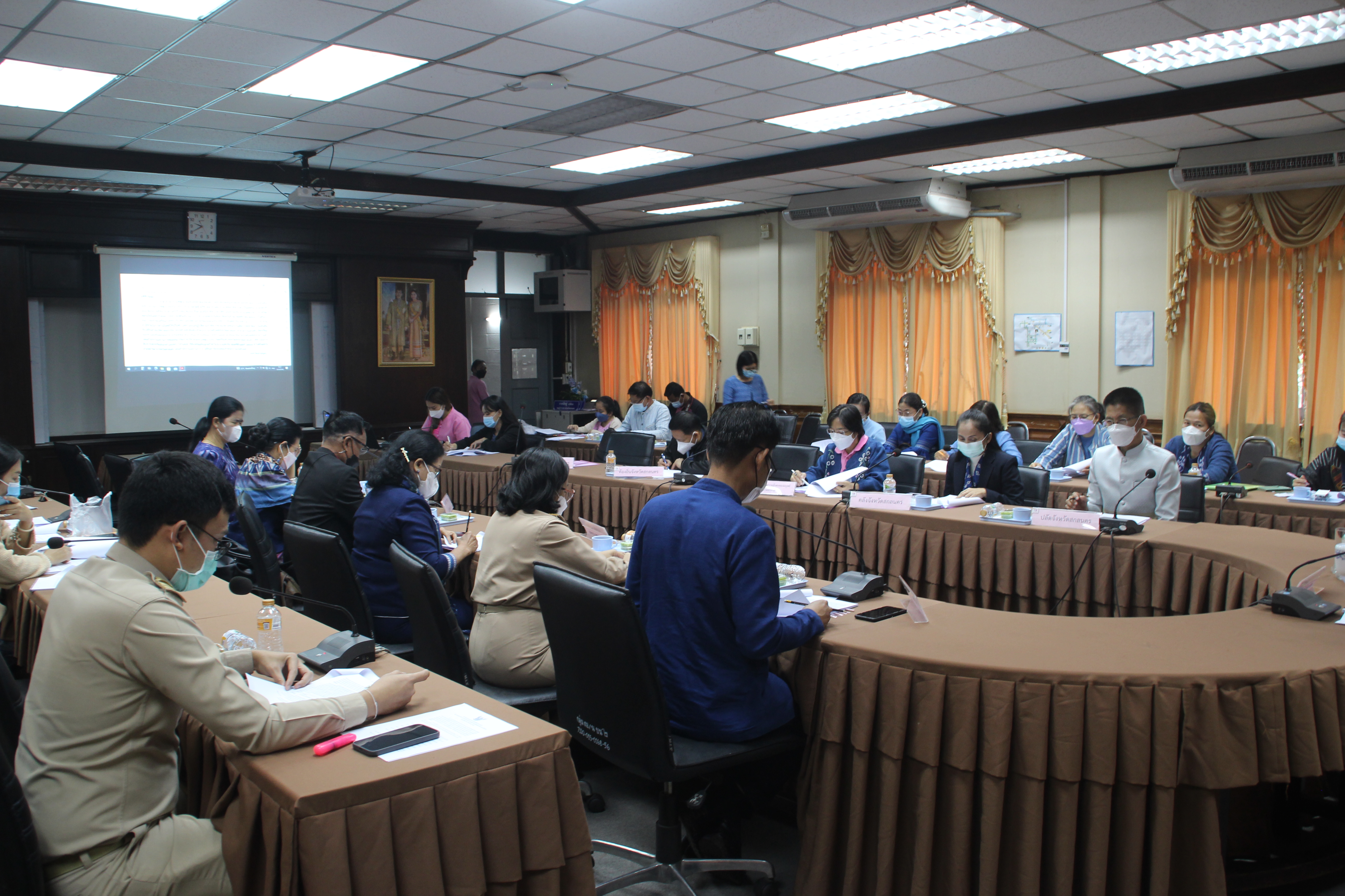 จังหวัดสกลนคร : ประชุมคณะอนุกรรมการบริหารกองทุนพัฒนาบทบาทสตรีจังหวัดสกลนคร