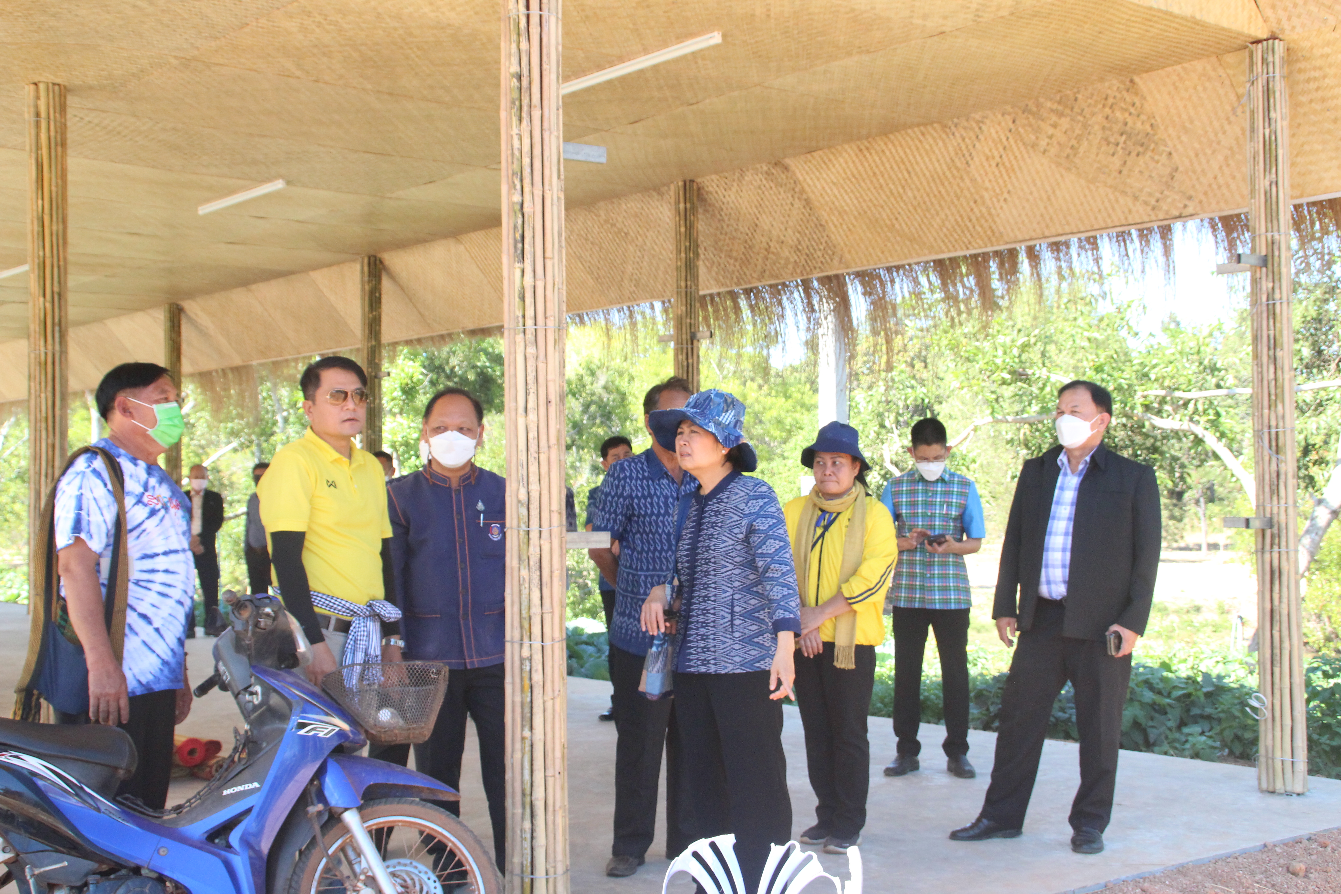 จังหวัดสกลนคร : ประชุมเตรียมความพร้อมรับเสด็จ สมเด็จพระเจ้าลูกเธอ เจ้าฟ้าสิริวัณณวรี นารีรัตนราชกัญญา ในโอกาสเป็นองค์ประธานในพิธีเปิดศูนย์เรียนรู้ผ้าย้อมครามบ้านดอนกอย “วิชชาลัยดอนกอย วิถีแห่งการพัฒนาที่ยั่งยืน”