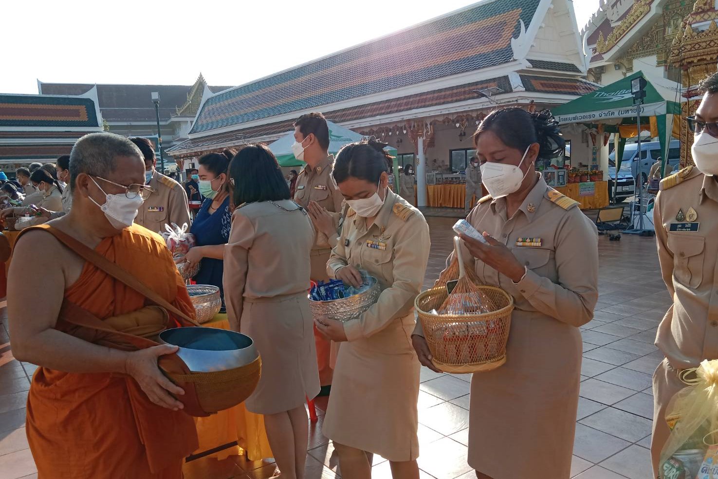 จังหวัดสกลนคร : จัดพิธีเจริญพระพุทธมนต์ เจริญจิตตภาวนา และทำบุญตักบาตร เพื่อถวายพระพรแด่สมเด็จพระเจ้าลูกเธอ เจ้าฟ้าพัชรกิติยาภา นเรนทิราเทพยวดี กรมหลวงราชสาริณีสิริพัชร มหาวัชรราชธิดา