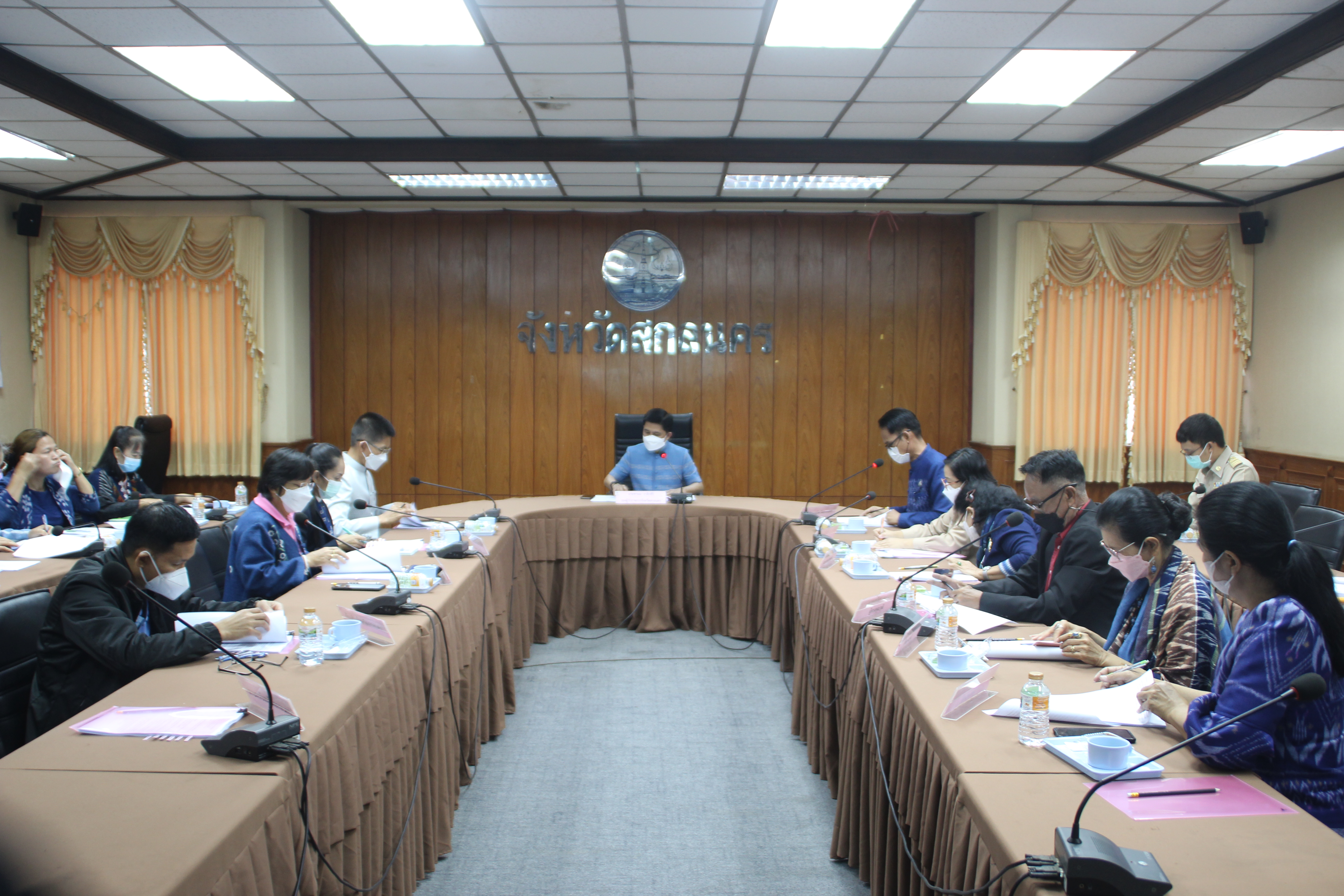 จังหวัดสกลนคร : ประชุมคณะอนุกรรมการบริหารกองทุนพัฒนาบทบาทสตรีจังหวัดสกลนคร