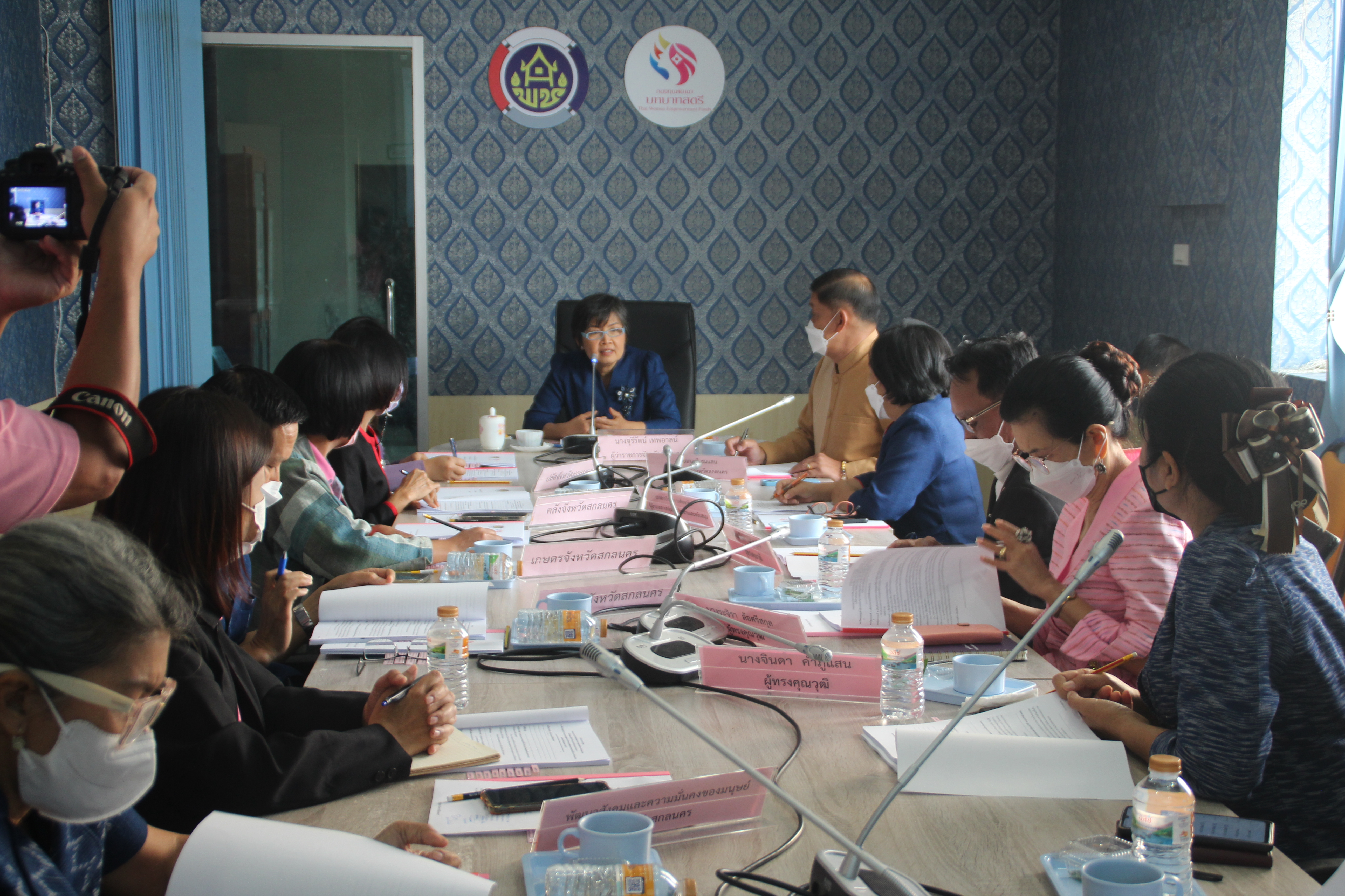 จังหวัดสกลนคร : ประชุมคณะอนุกรรมการบริหารกองทุนพัฒนาบทบาทสตรีจังหวัดสกลนคร