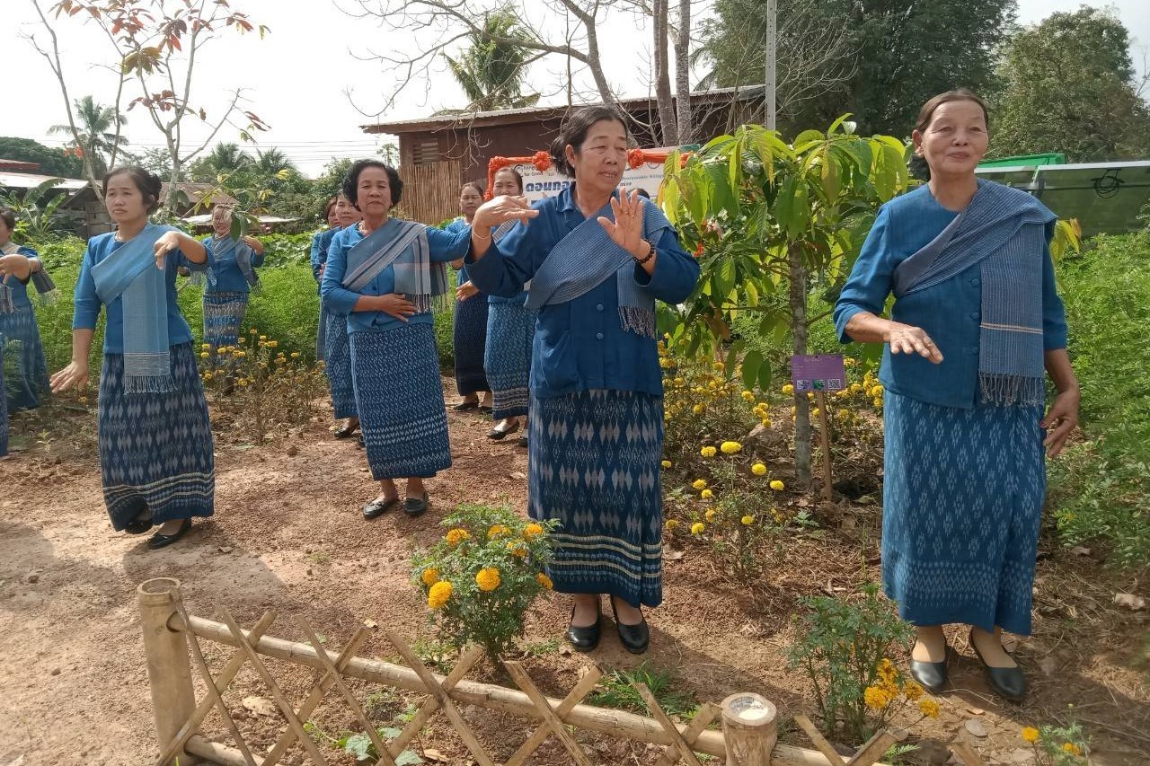 พจ.สกลนคร : บรรยายพิเศษ โครงการสานพลังสตรีตำบลเทิดไท้พระมารดาแห่งผ้าไทย อำเภอพรรณานิคม จังหวัดสกลนคร