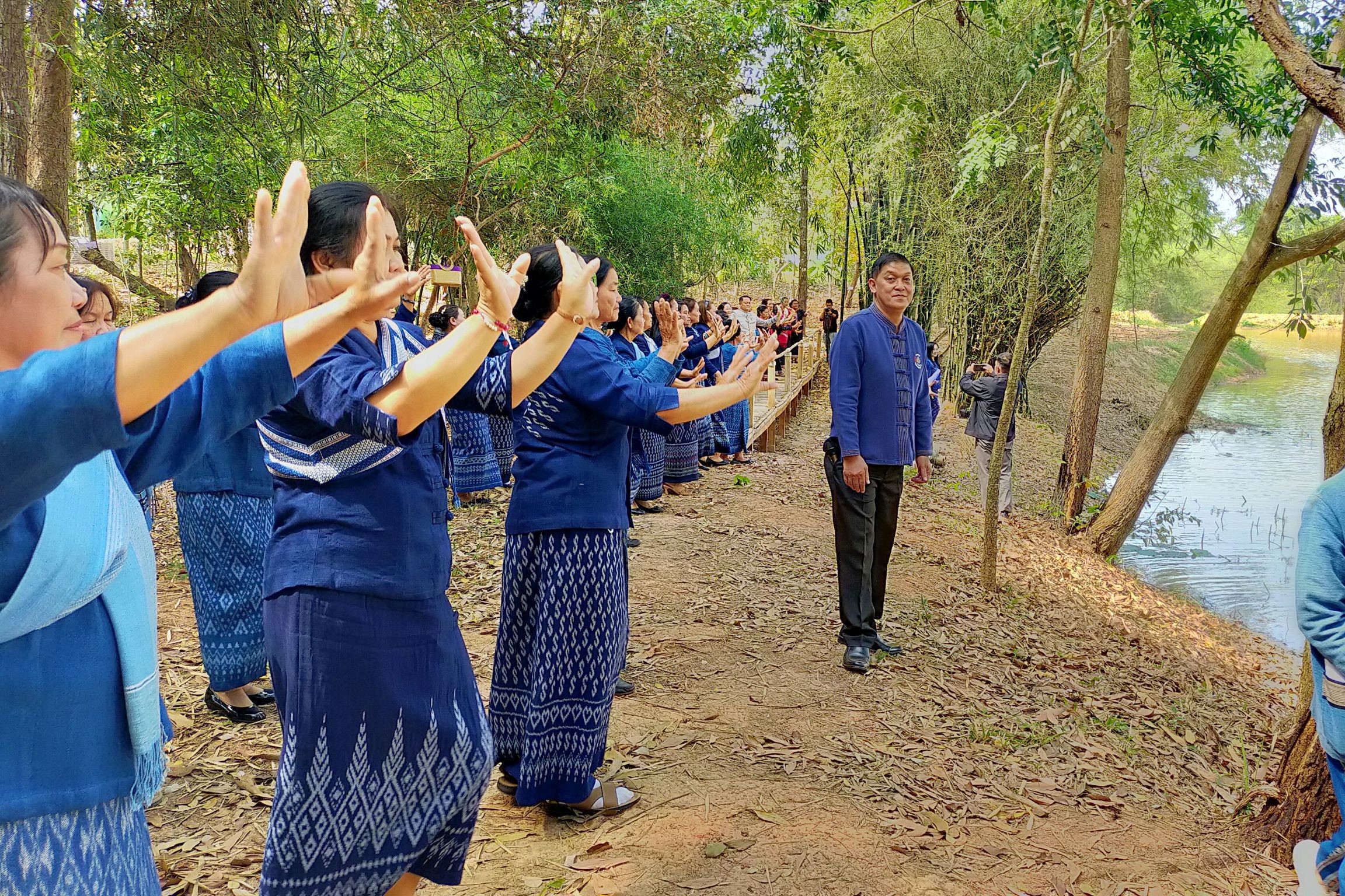 พจ.สกลนคร : บรรยายพิเศษ โครงการสานพลังสตรีตำบลเทิดไท้พระมารดาแห่งผ้าไทย อำเภอพรรณานิคม จังหวัดสกลนคร