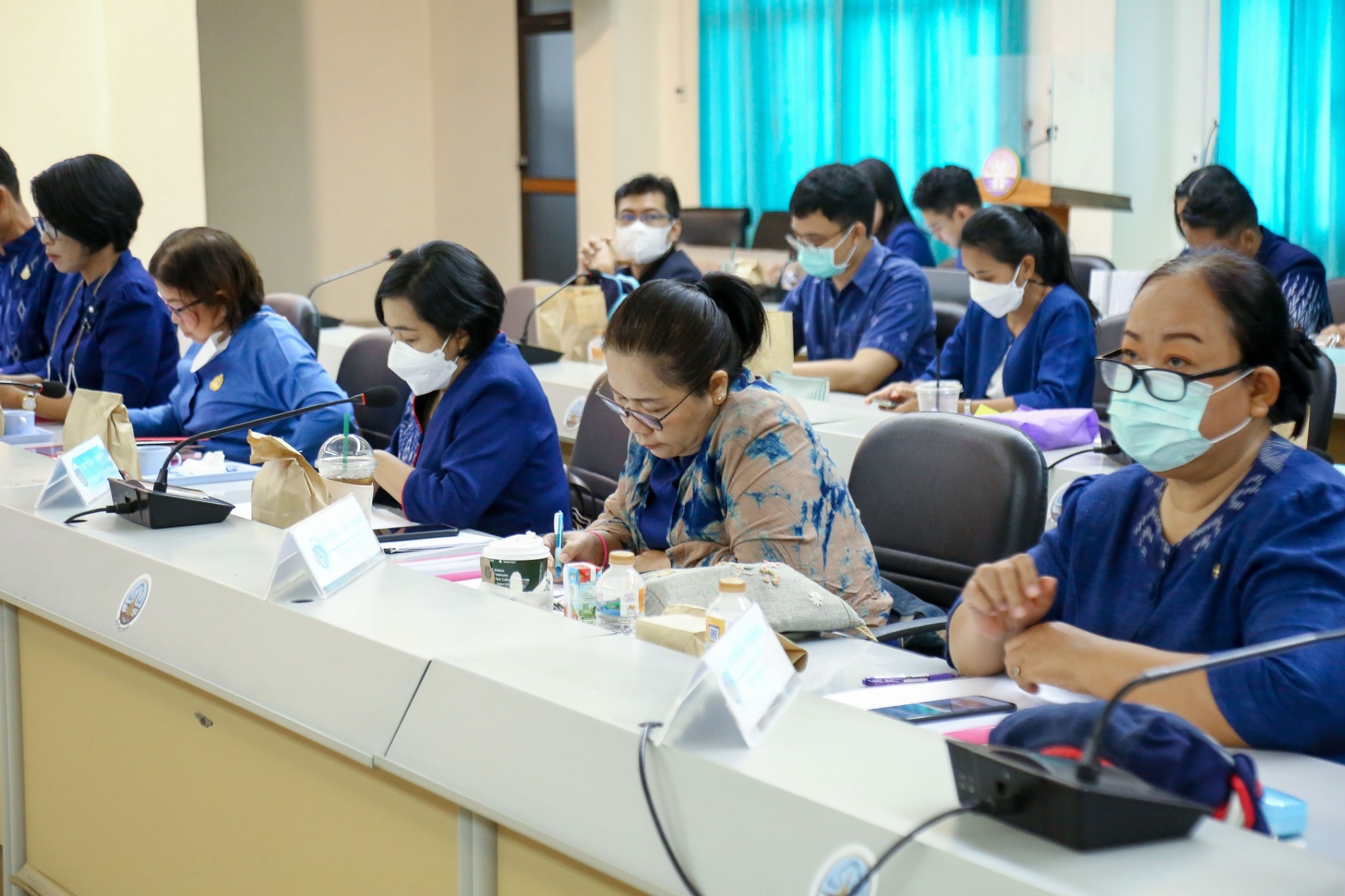 สำนักงานพัฒนาชุมชนจังหวัดสกลนคร : มอบนโยบายการดำเนินงานตามมาตรการปรับปรุงประสิทธิภาพในการปฏิบัติราชการ ประจำปีงบประมาณ พ.ศ. 2566 ของกรมการพัฒนาชุมชน แก่เจ้าหน้าที่พัฒนาชุมชน