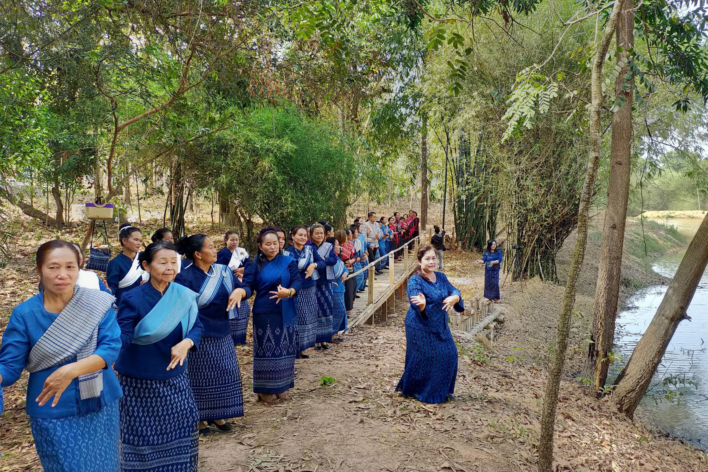 พจ.สกลนคร : บรรยายพิเศษ โครงการสานพลังสตรีตำบลเทิดไท้พระมารดาแห่งผ้าไทย อำเภอพรรณานิคม จังหวัดสกลนคร