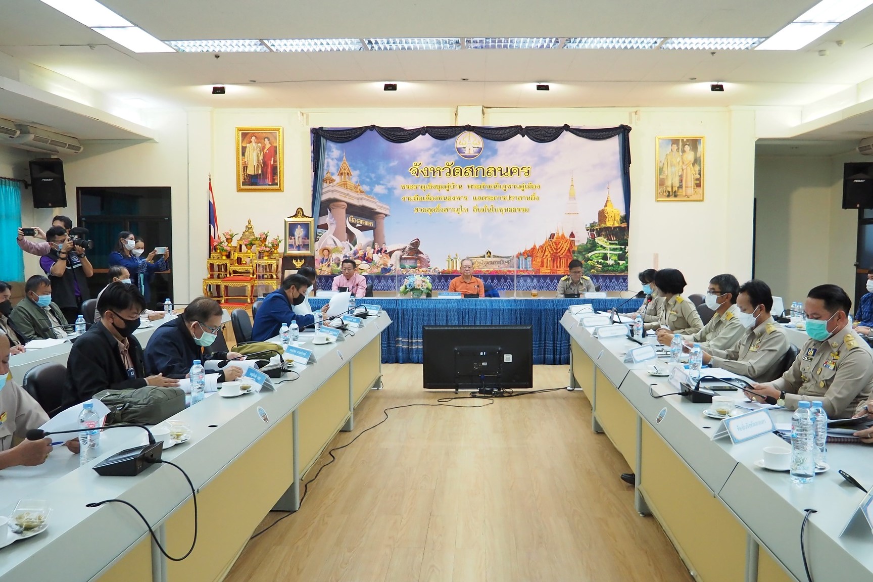 พช. สกลนคร : ร่วมต้อนรับคณะกรรมการธิการการแก้ไขปัญหาความยากจนและลดความเหลื่อมล้ำ วุฒิสภา ปฏิบัติภารกิจในพื้นที่จังหวัดสกลนคร