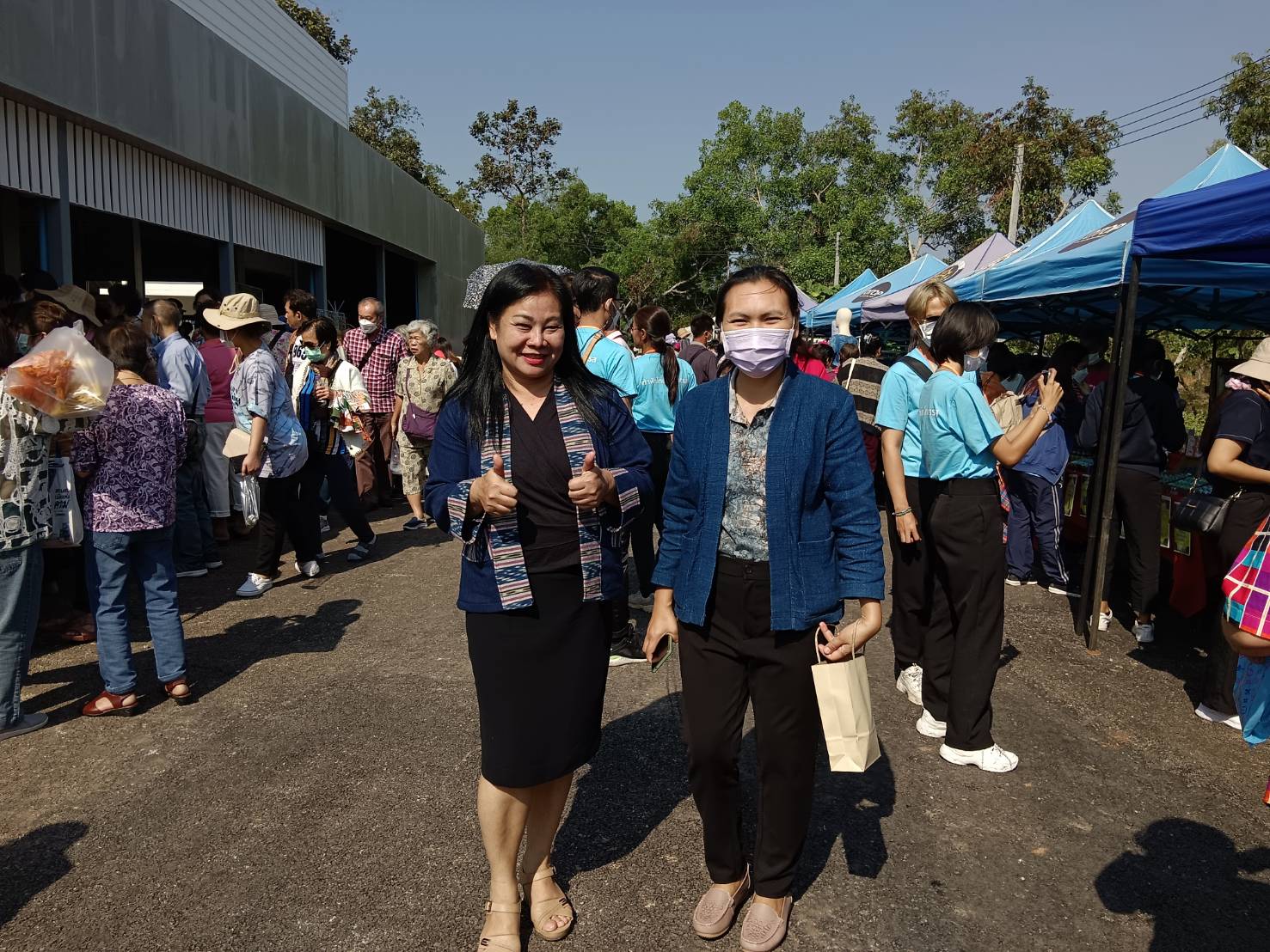 วิชชาลัย ดอนกอย : ต้อนรับคณะศึกษาดูงานกระบวนการเรียนรู้การทำผ้าย้อมครามและเทคนิคการย้อมผ้าด้วยสีธรรมชาติ