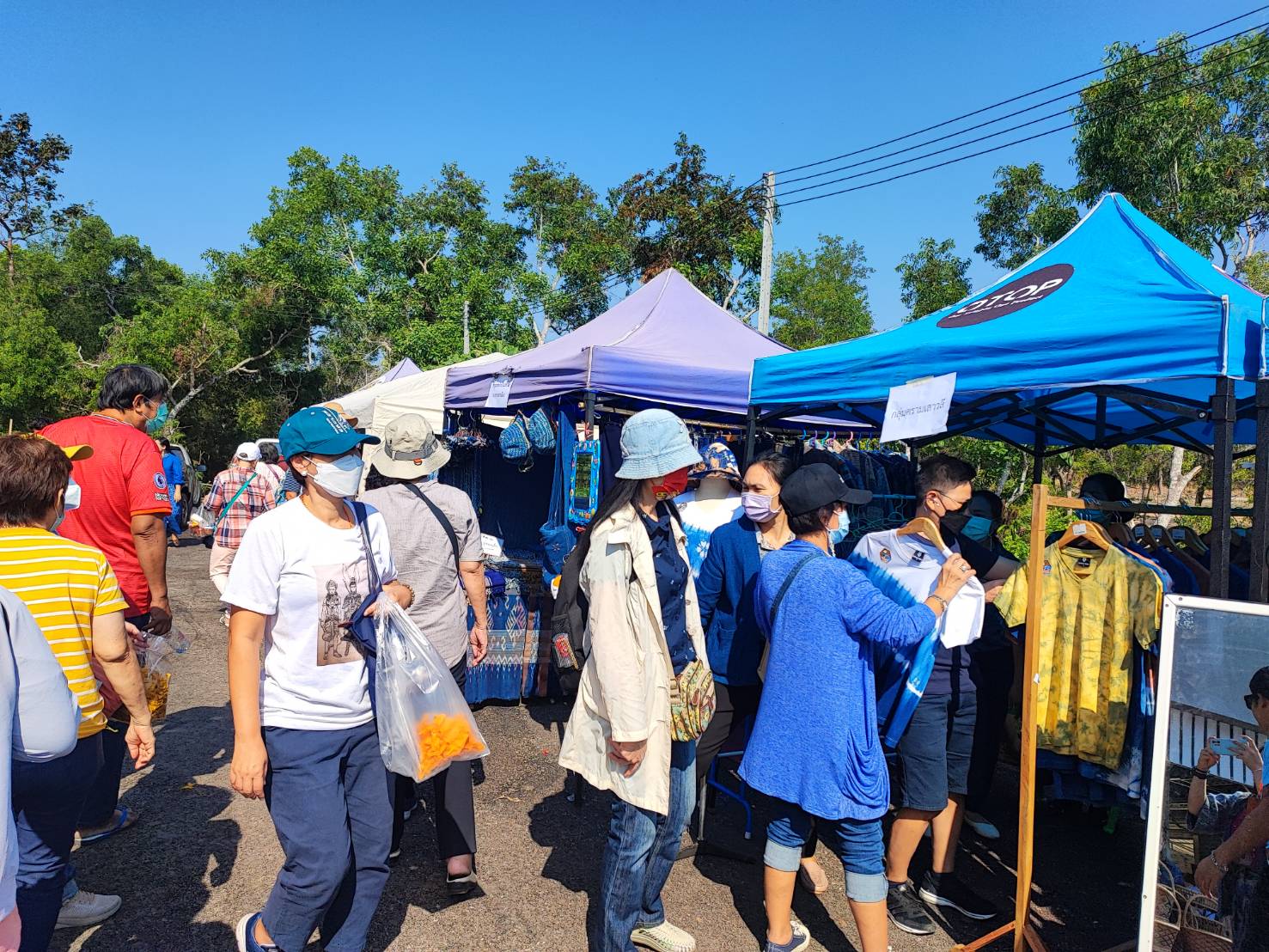 วิชชาลัย ดอนกอย : ต้อนรับคณะศึกษาดูงานกระบวนการเรียนรู้การทำผ้าย้อมครามและเทคนิคการย้อมผ้าด้วยสีธรรมชาติ