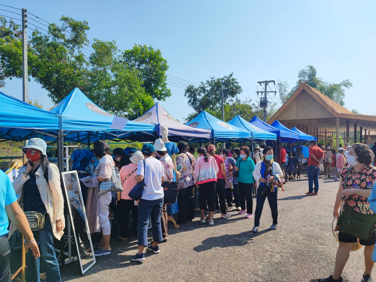 วิชชาลัย ดอนกอย : ต้อนรับคณะศึกษาดูงานกระบวนการเรียนรู้การทำผ้าย้อมครามและเทคนิคการย้อมผ้าด้วยสีธรรมชาติ