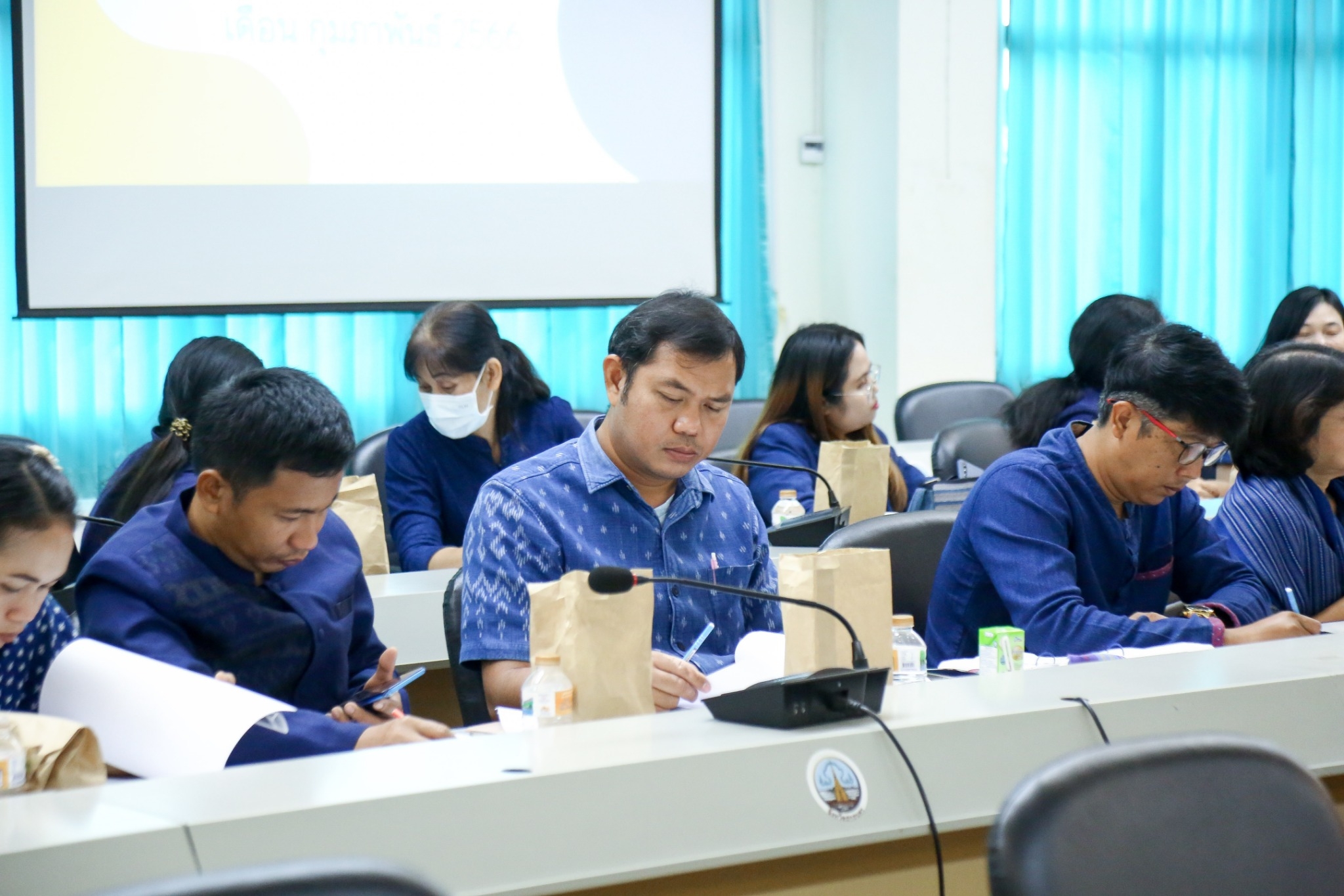 สำนักงานพัฒนาชุมชนจังหวัดสกลนคร : มอบนโยบายการดำเนินงานตามมาตรการปรับปรุงประสิทธิภาพในการปฏิบัติราชการ ประจำปีงบประมาณ พ.ศ. 2566 ของกรมการพัฒนาชุมชน แก่เจ้าหน้าที่พัฒนาชุมชน