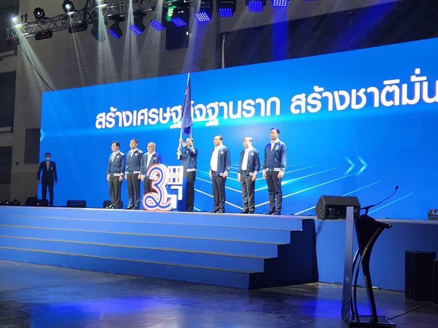 จังหวัดสกลนคร : ร่วมงานก้าวสู่ทศวรรษที่ 3 กองทุนหมู่บ้านและชุมชนเมือง