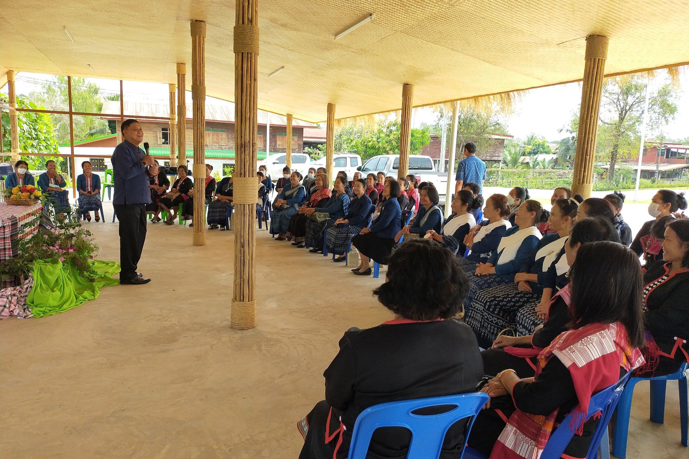 พจ.สกลนคร : บรรยายพิเศษ โครงการสานพลังสตรีตำบลเทิดไท้พระมารดาแห่งผ้าไทย อำเภอพรรณานิคม จังหวัดสกลนคร
