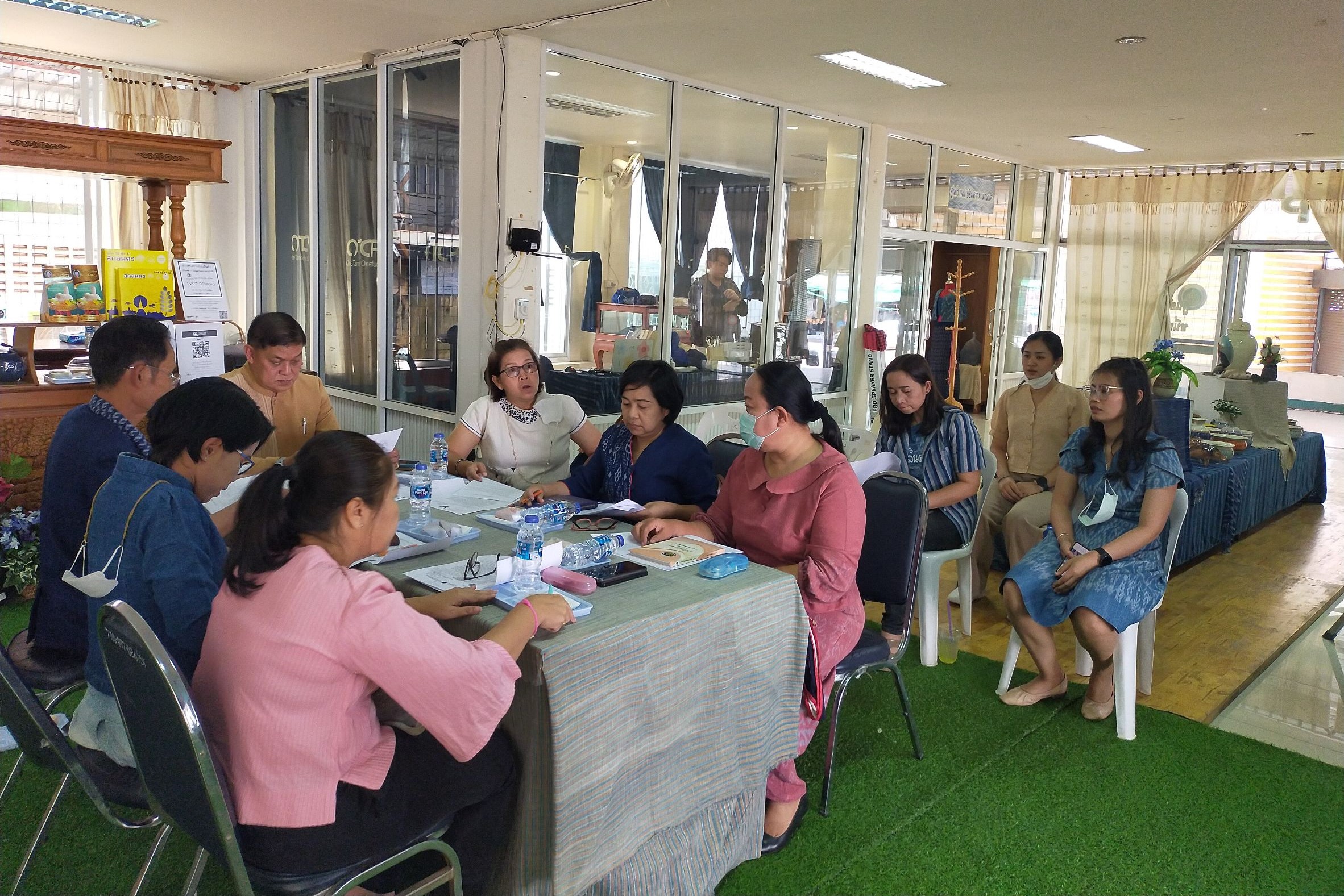 พช.สกลนคร : ขับเคลื่อนศูนย์รวมและจำหน่ายผลิตภัณฑ์ OTOP จังหวัดสกลนคร