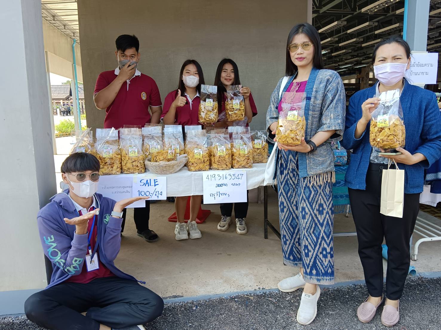 วิชชาลัย ดอนกอย : ต้อนรับคณะศึกษาดูงานกระบวนการเรียนรู้การทำผ้าย้อมครามและเทคนิคการย้อมผ้าด้วยสีธรรมชาติ