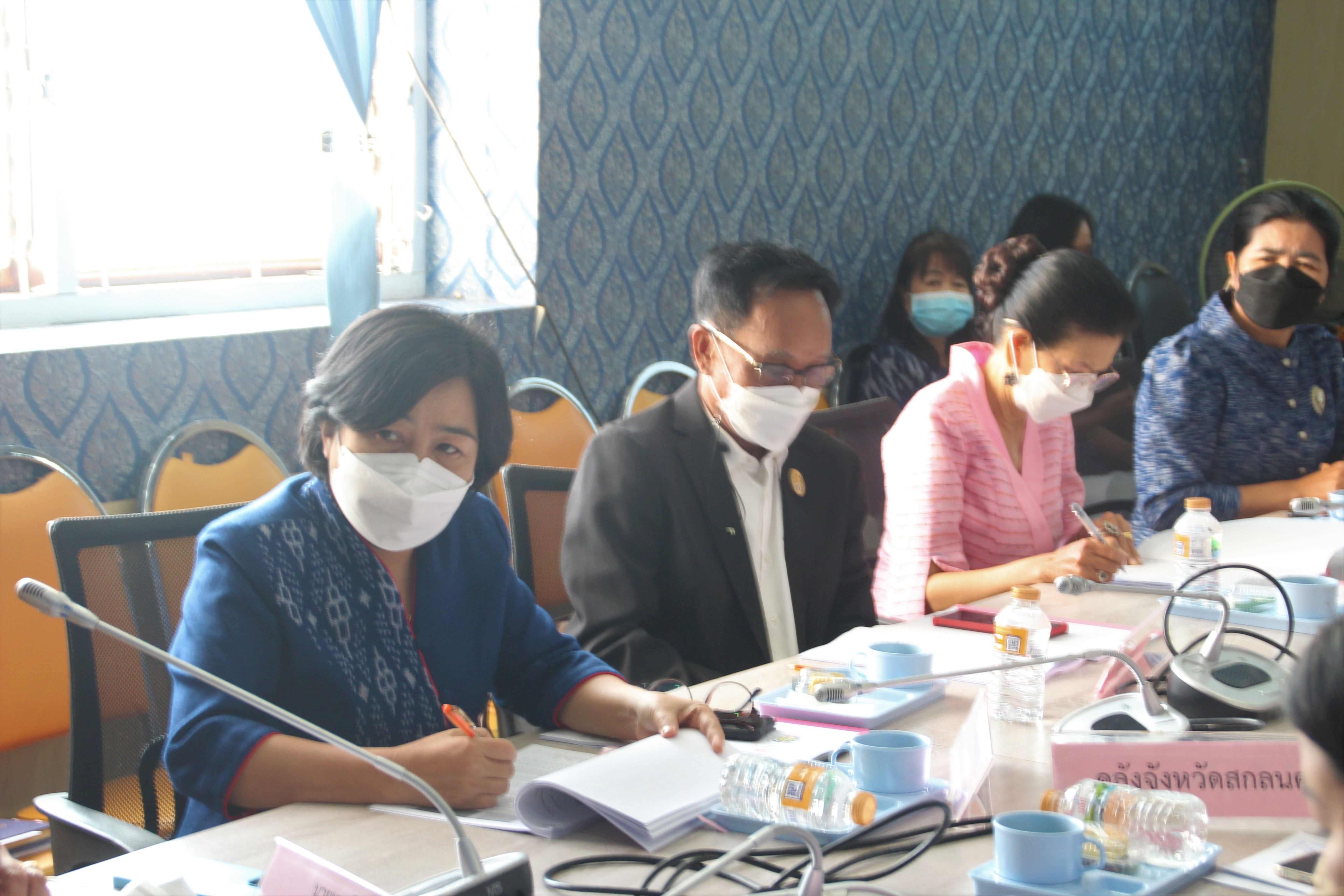 จังหวัดสกลนคร : ประชุมคณะอนุกรรมการบริหารกองทุนพัฒนาบทบาทสตรีจังหวัดสกลนคร